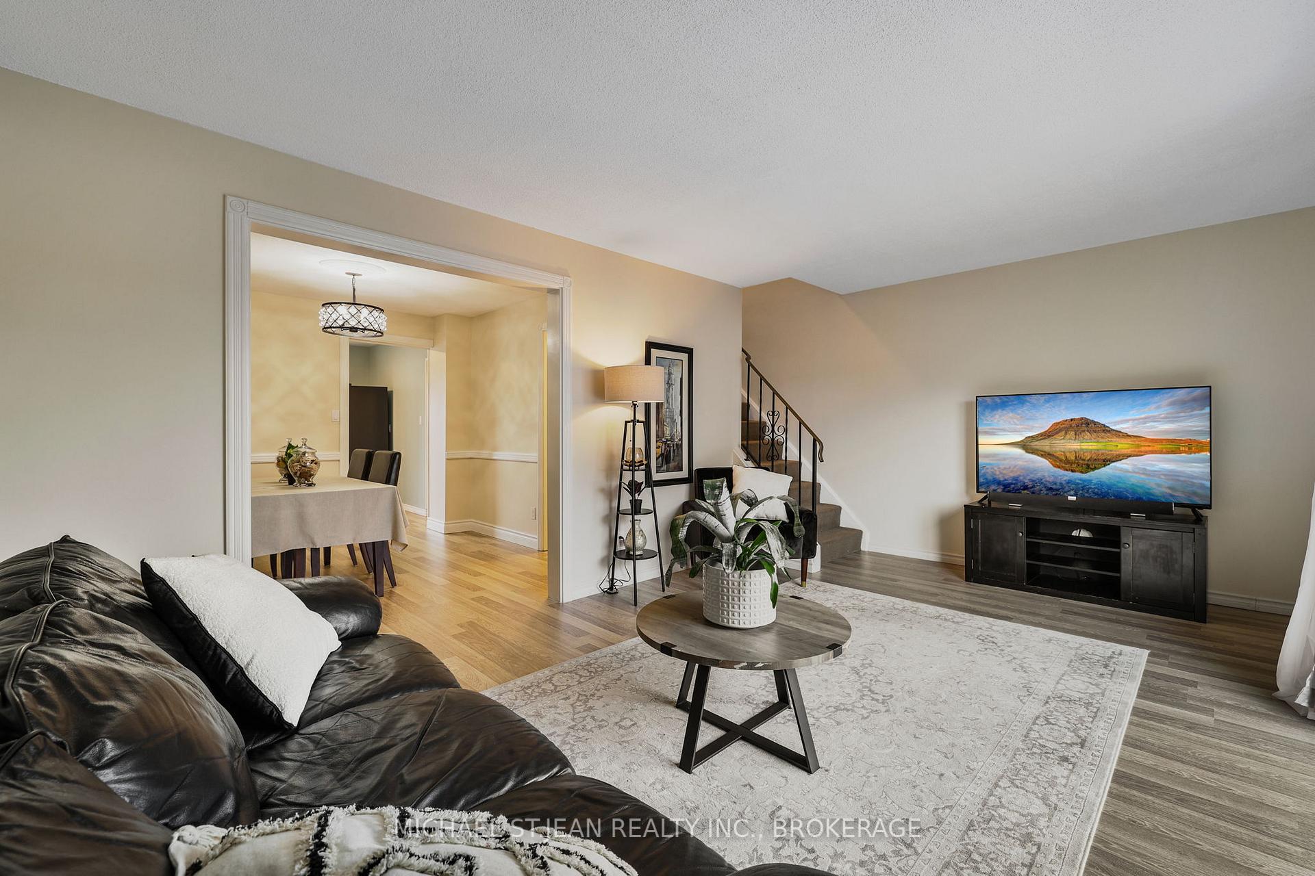 3 Bedrooms Condo at 1115 Paramount,  Hamilton For sale