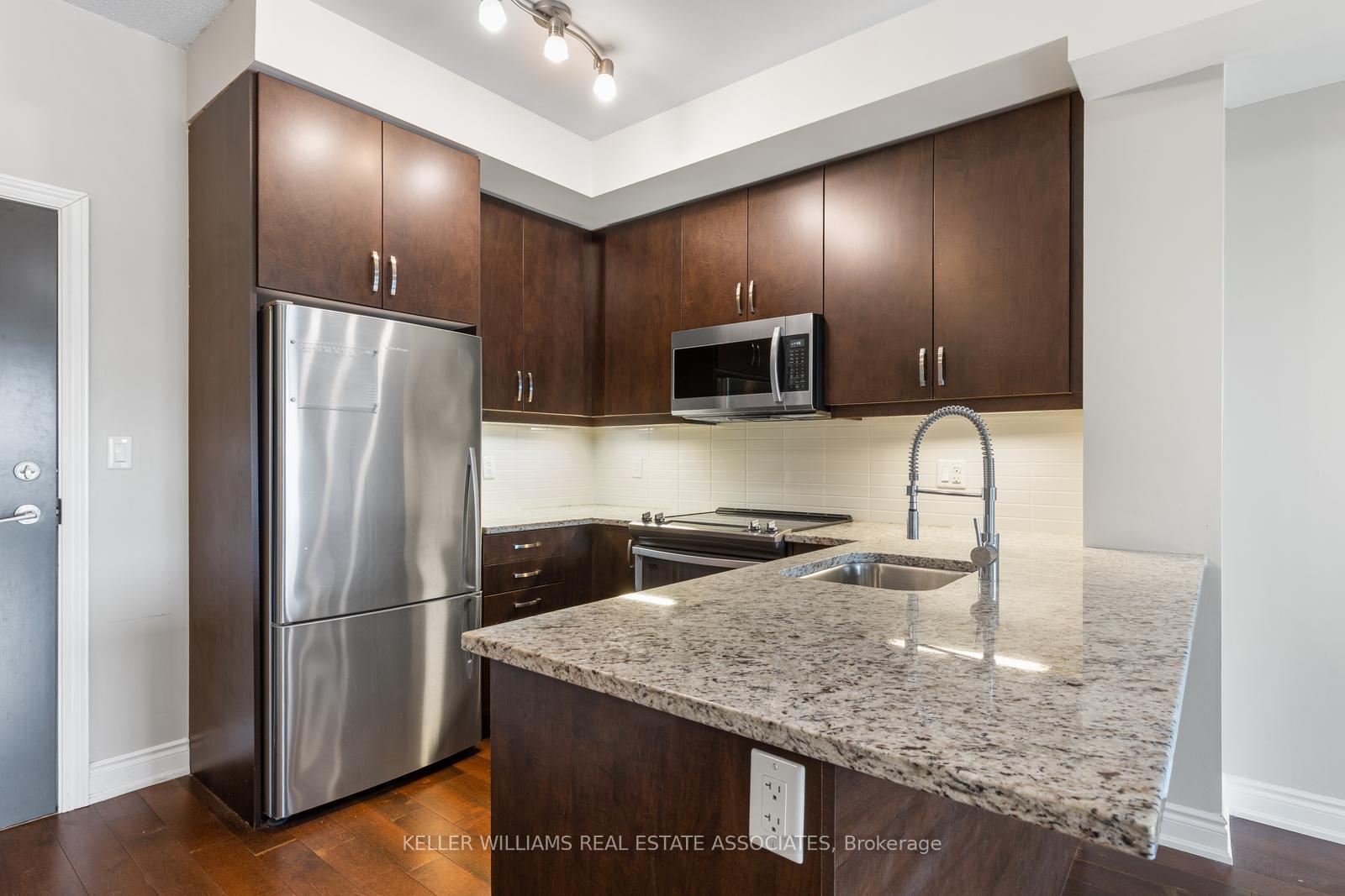 2 Bedrooms Condo at 3170 Erin Mills, Mississauga For sale