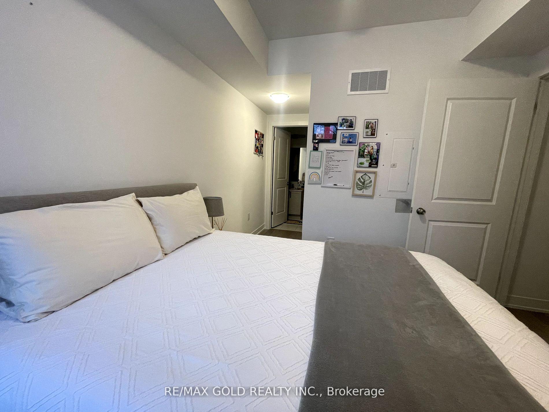 2 Bedrooms Condo at 1115 Douglas McCurdy Comm, Mississauga For sale