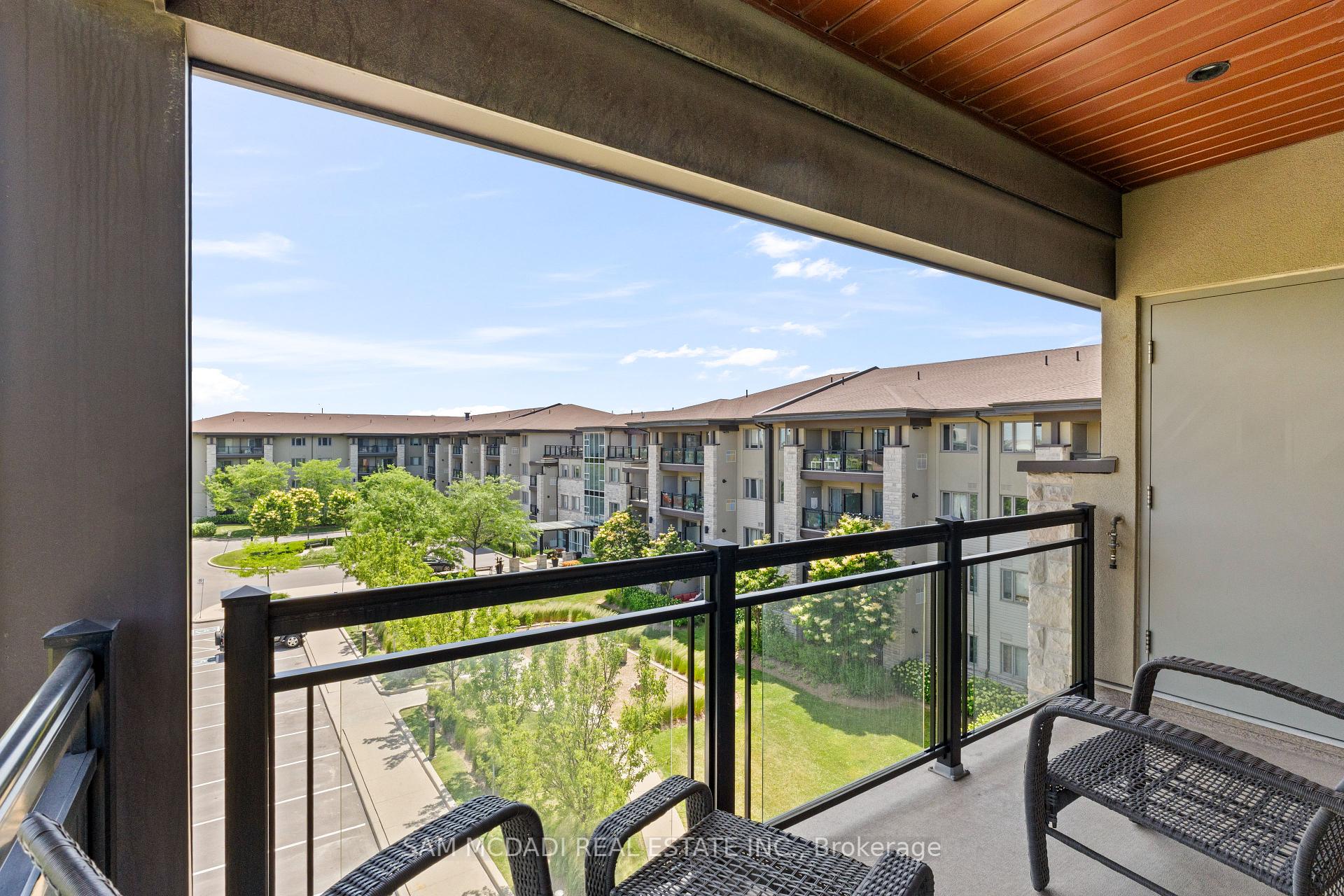 2 Bedrooms Condo at 570 Lolita, Mississauga For sale