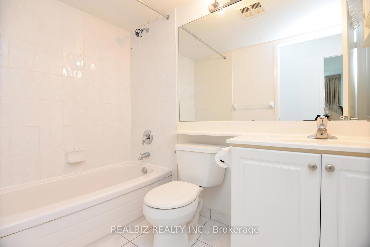 3 Bedrooms Condo at 4968 Yonge, Toronto For sale