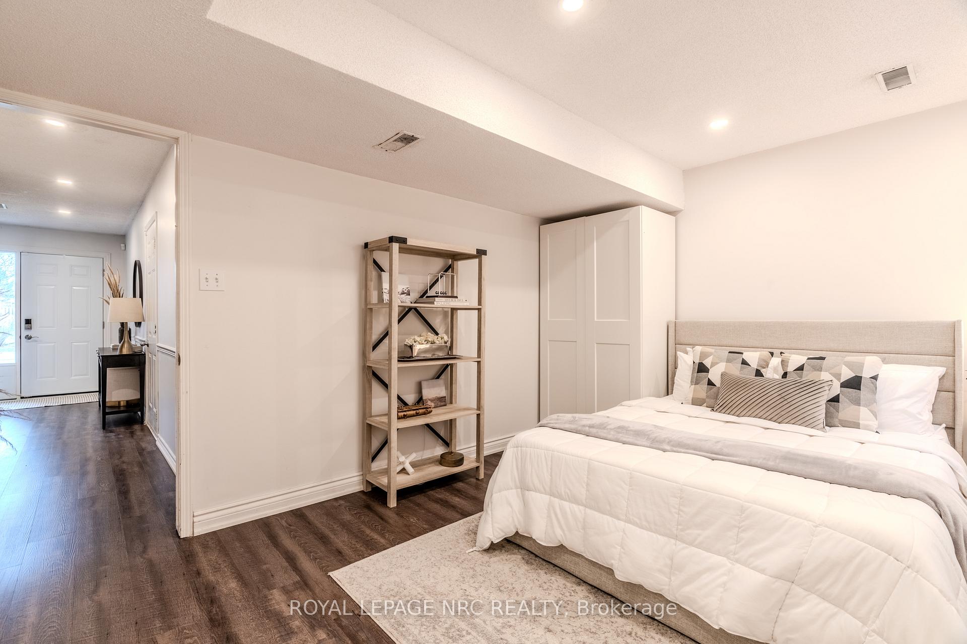 3 Bedrooms Condo at 29 Heritage, Hamilton For sale