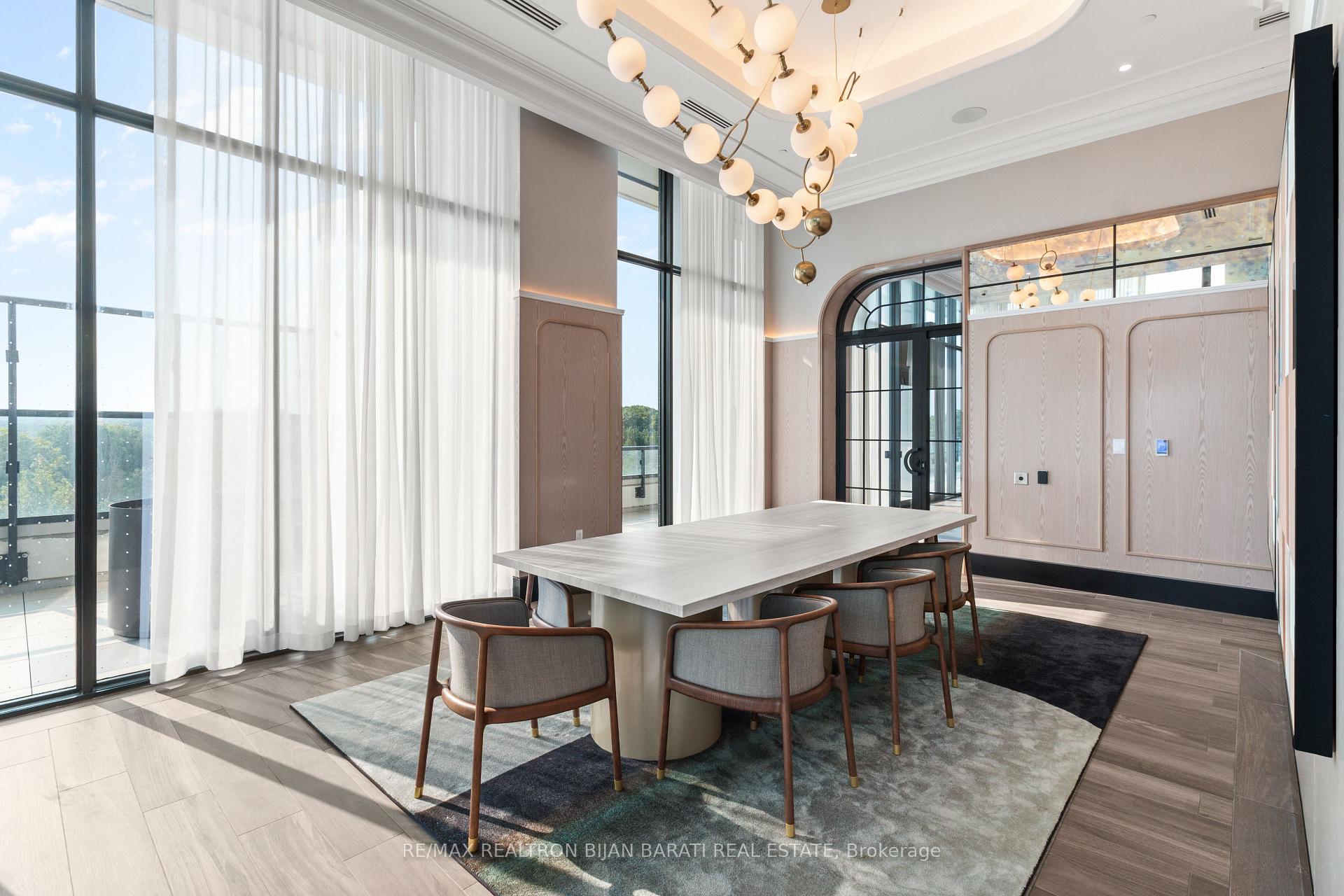 3 Bedrooms Condo at 10 Inn On The Park, Toronto For sale