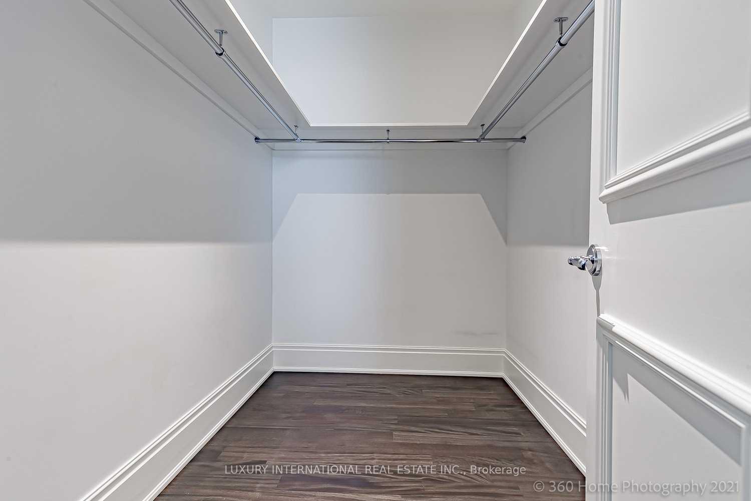 2 Bedrooms Condo at 311 Bay,  Toronto For sale
