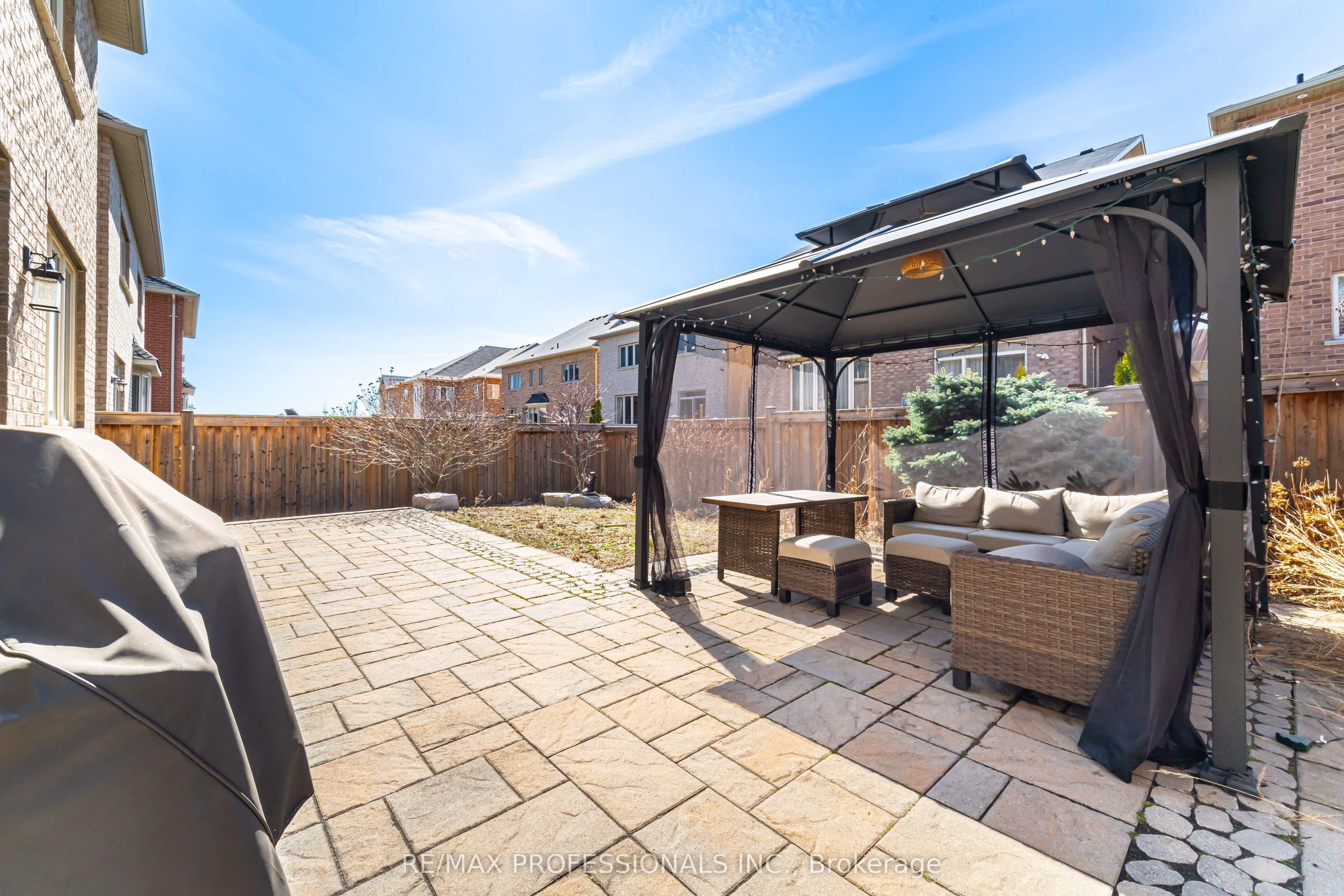 35 Lampman Crescent