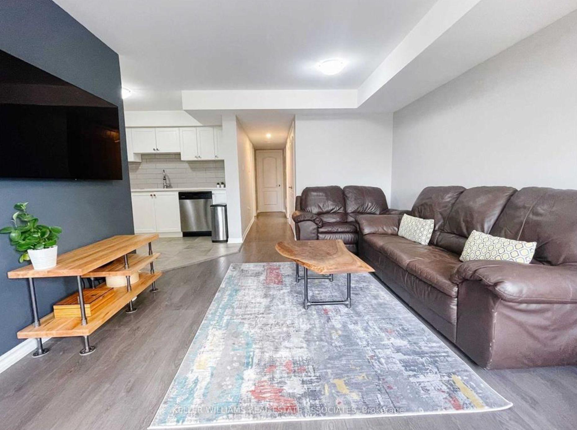 3 Bedrooms Condo at 2441 Greenwich, Oakville For sale