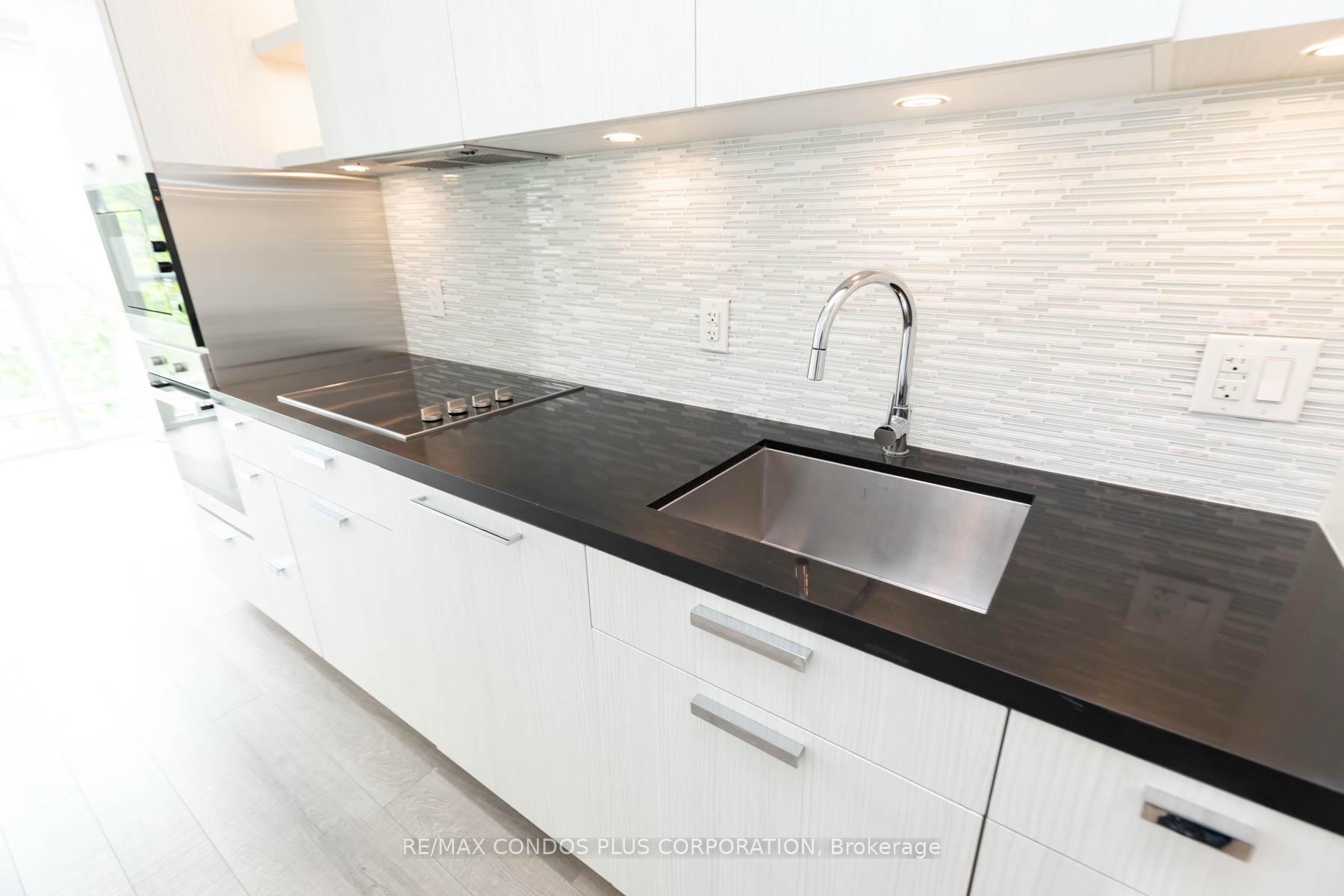 1 Bedroom Condo at 32 Davenport, Toronto For sale