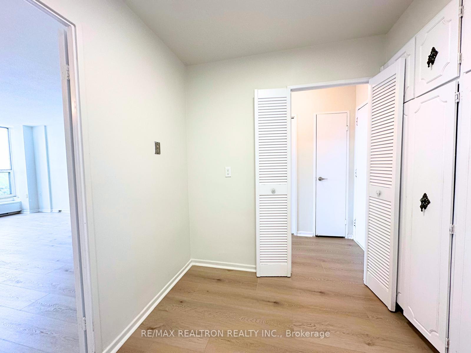 3 Bedrooms Condo at 130 Neptune, Toronto For sale