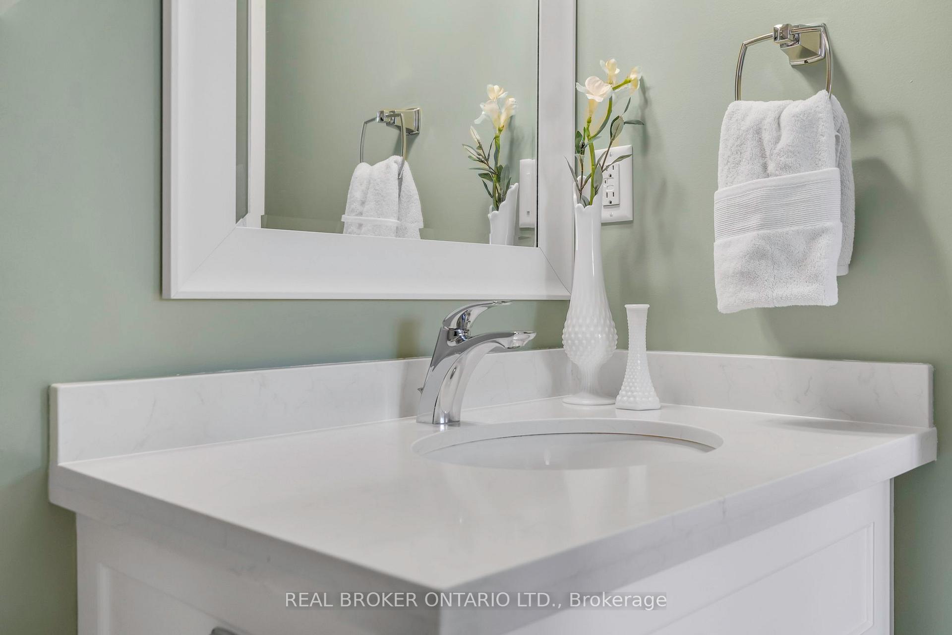 2 Bedrooms Condo at 2015 Cleaver, Burlington For sale