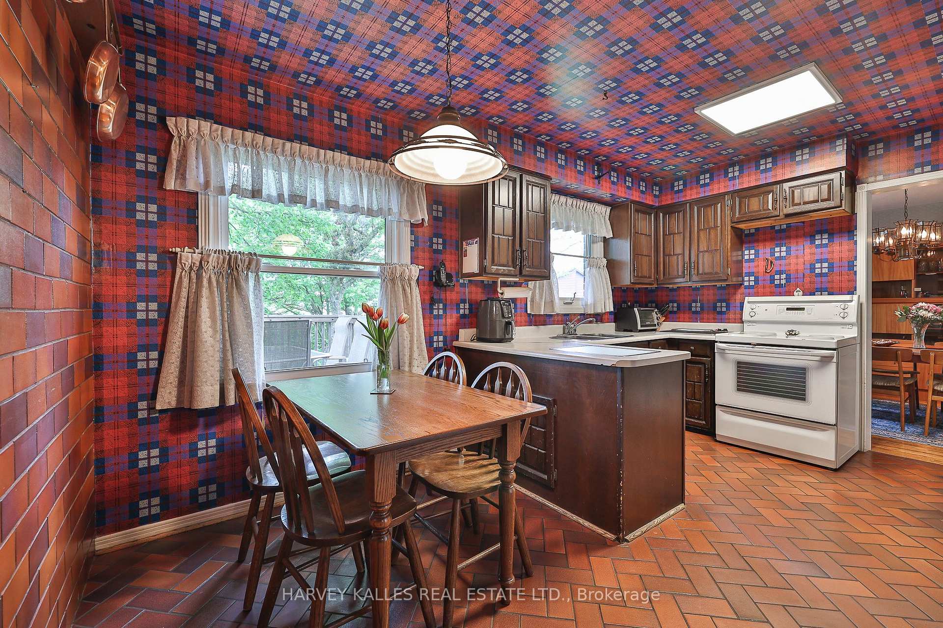 28 Waggoners Wells Lane