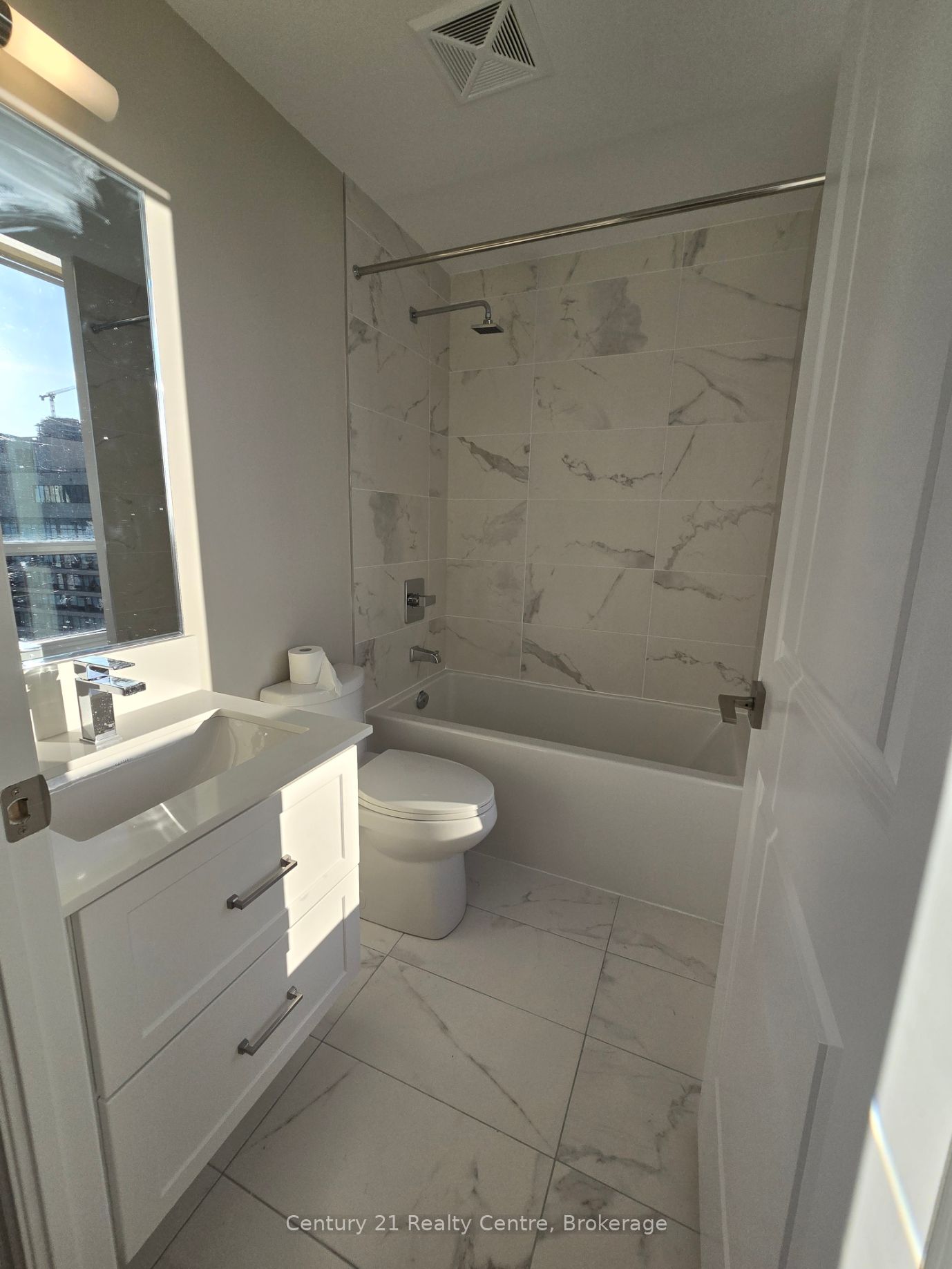 30 Elm Drive, #2002