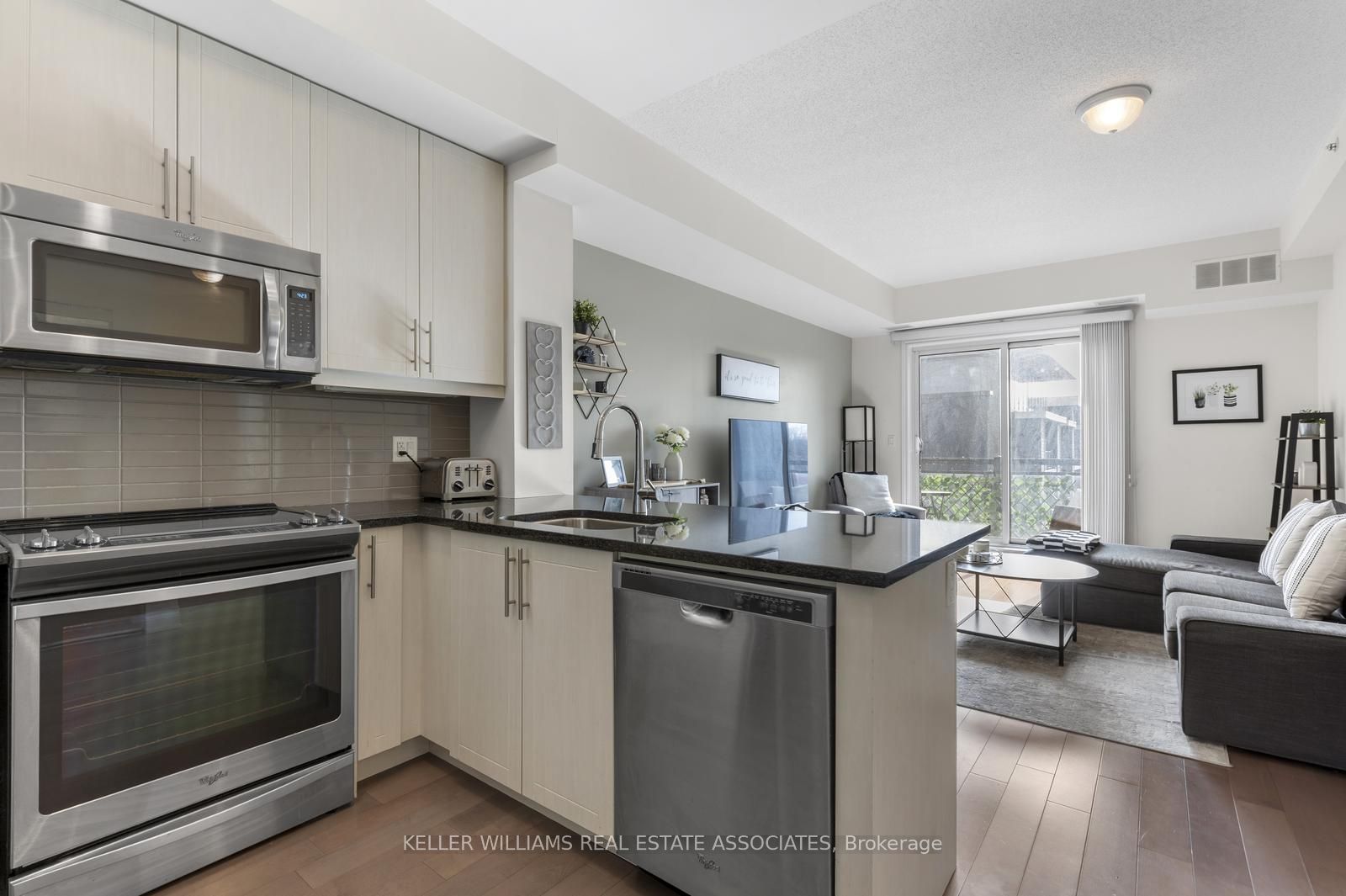 3170 Erin Mills Parkway, #420