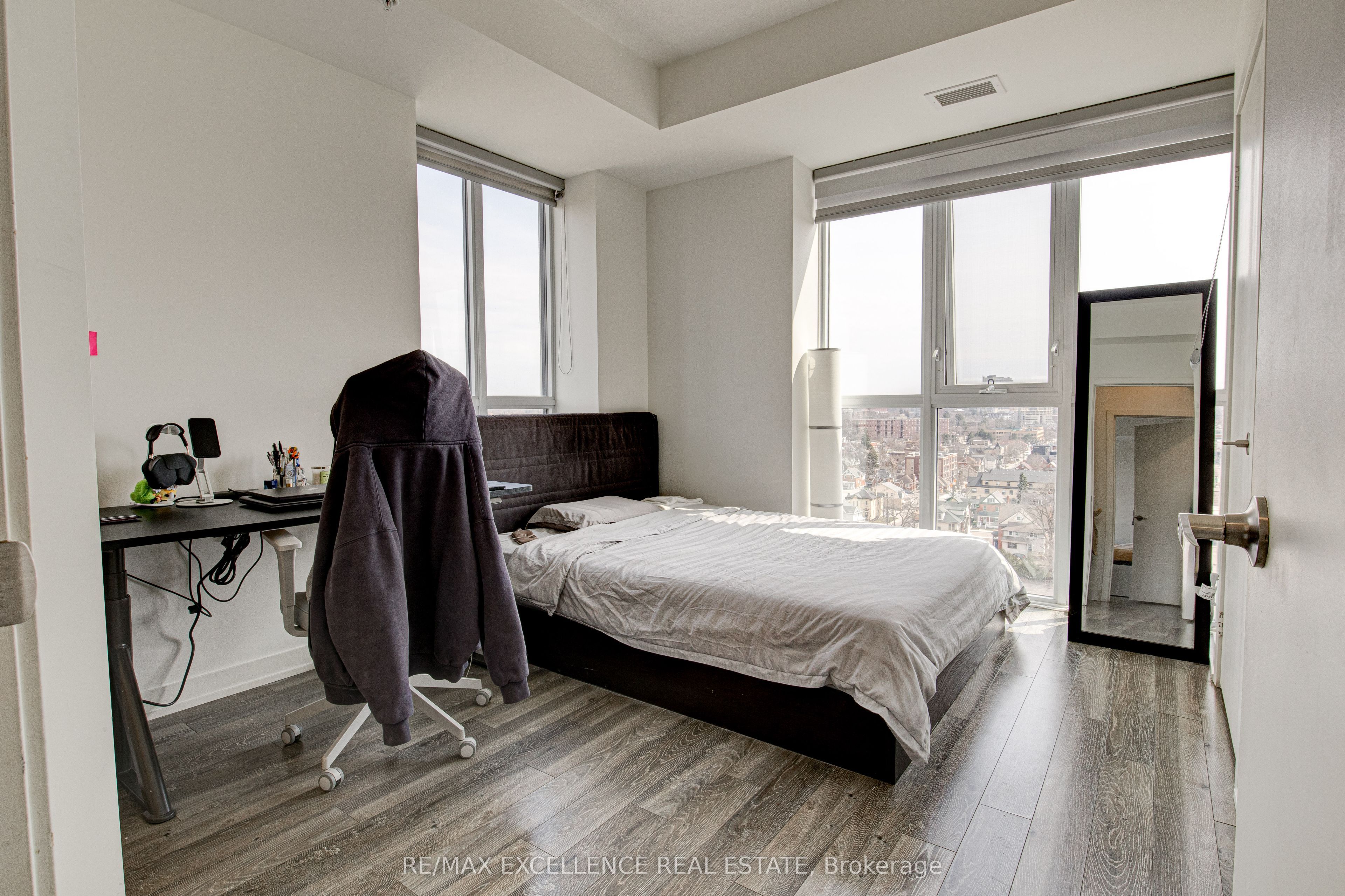 128 King Street N, #1402