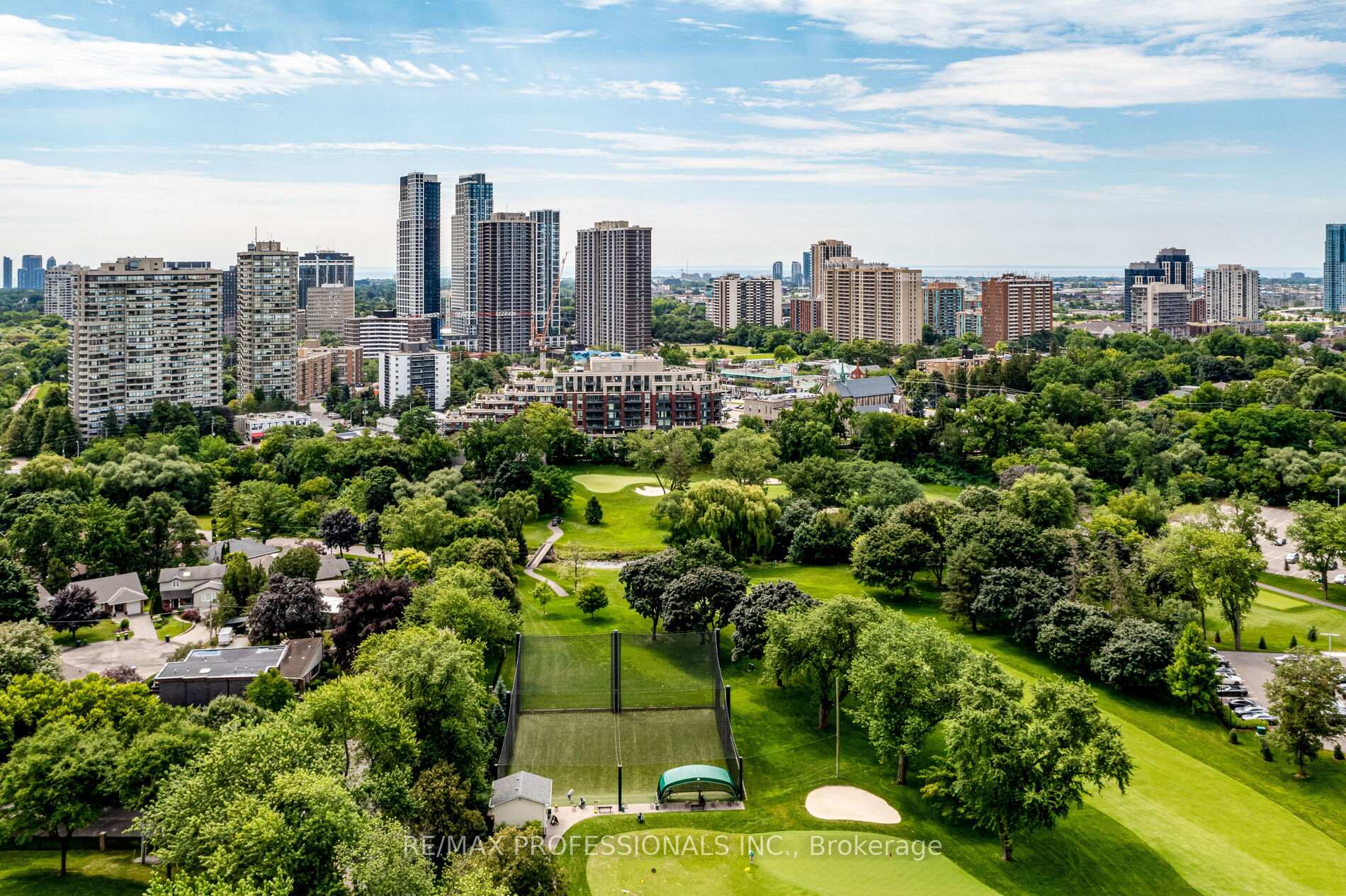 3 Bedrooms Condo at 9 Burnhamthorpe, Toronto For sale