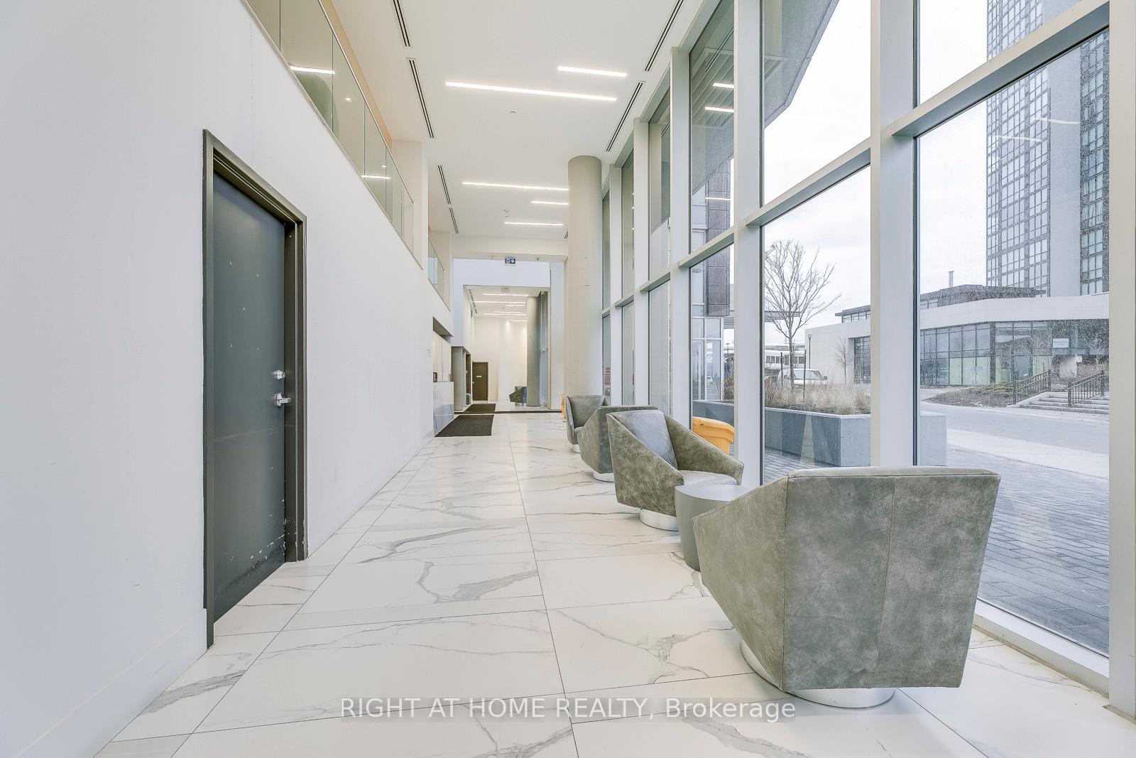 2 Bedrooms Condo at 2916 Highway 7, Vaughan For sale