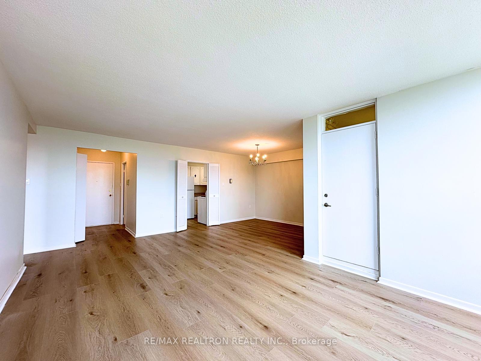 3 Bedrooms Condo at 130 Neptune, Toronto For sale