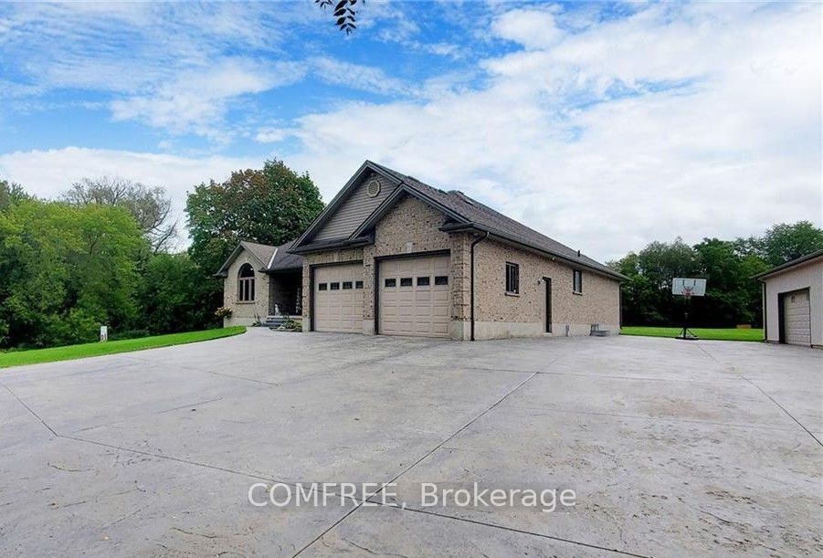 1839 Parkhurst Avenue, London East, ON N5V 2C4