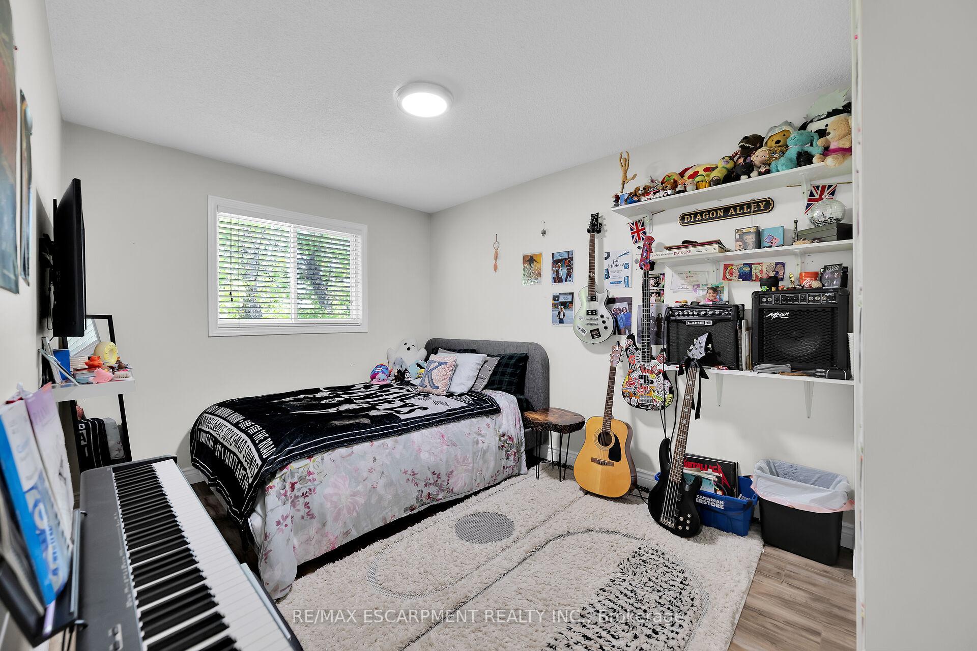 4 Bedrooms Condo at 134 Terni, Hamilton For sale