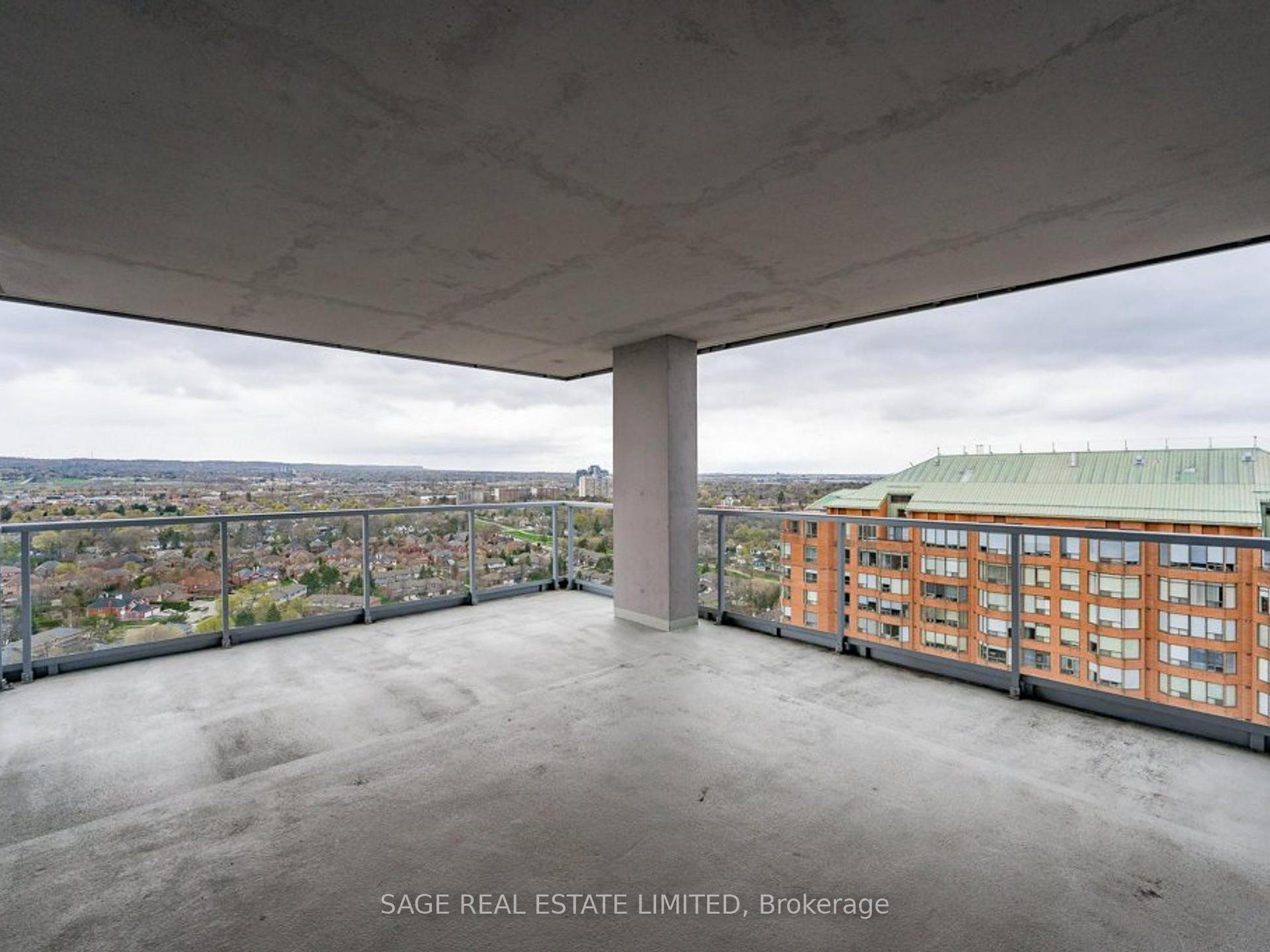 2 Bedrooms Condo at 551 Maple, Burlington For sale