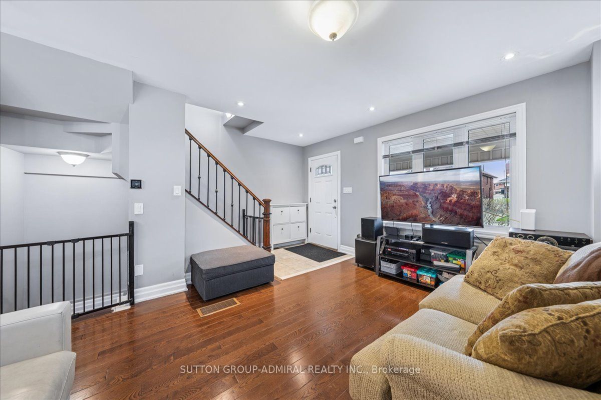 11 Bowie Avenue