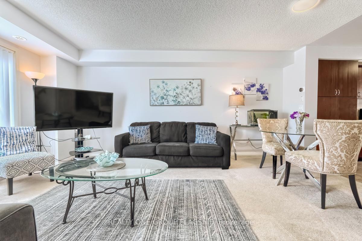 3 Bedrooms Condo at 3185 Boxford,  Mississauga For sale
