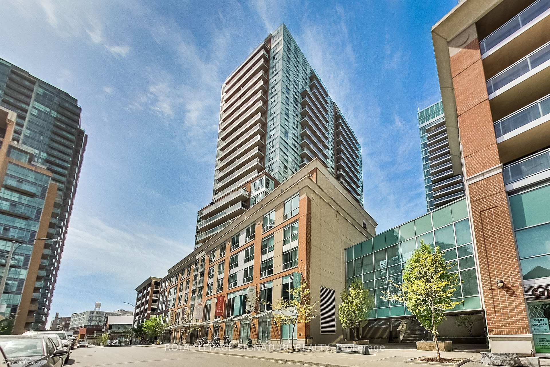 2 Bedrooms Condo at 50 Lynn Williams, Toronto For sale