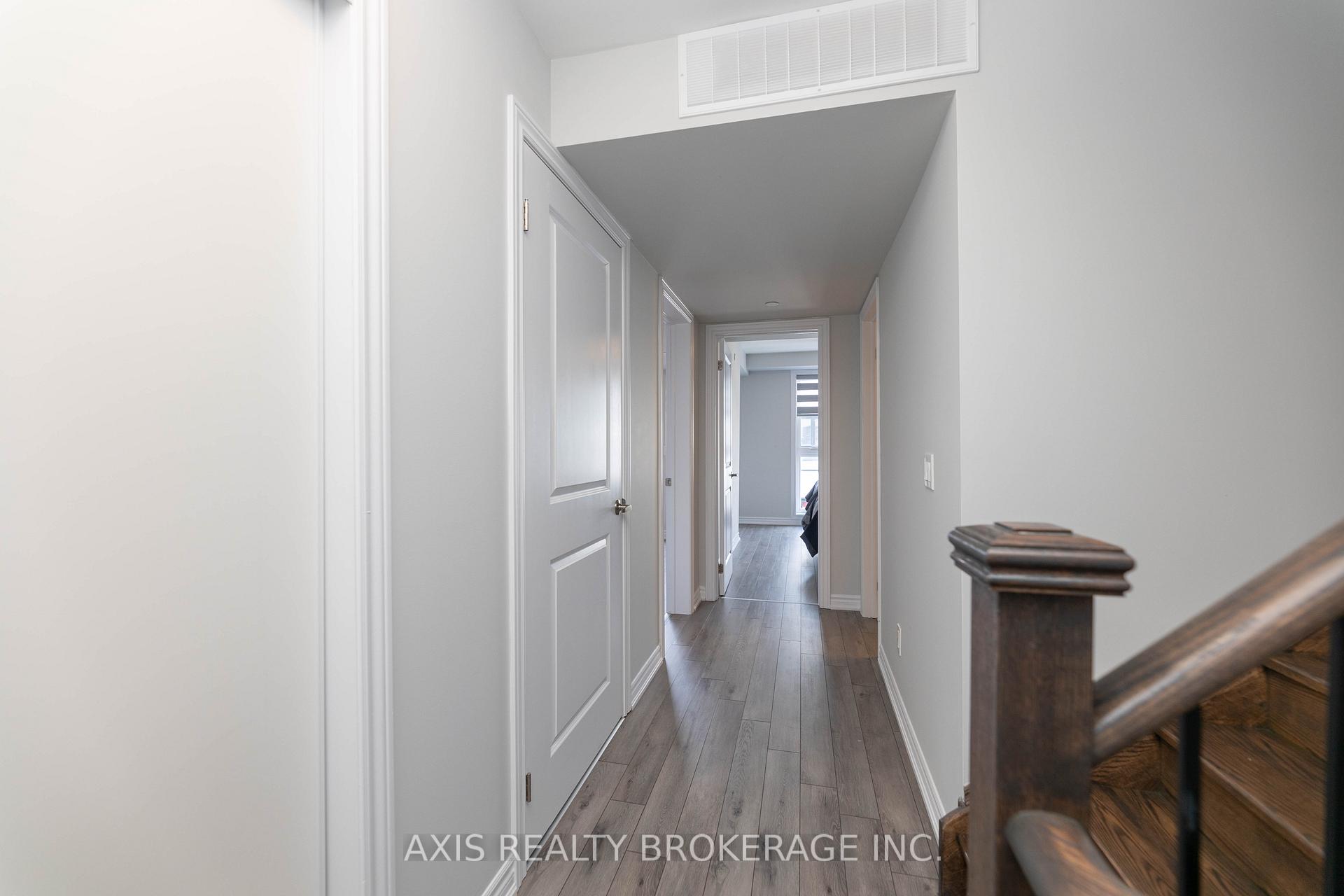 2 Bedrooms Condo at 349 Wheat Boom, Oakville For sale
