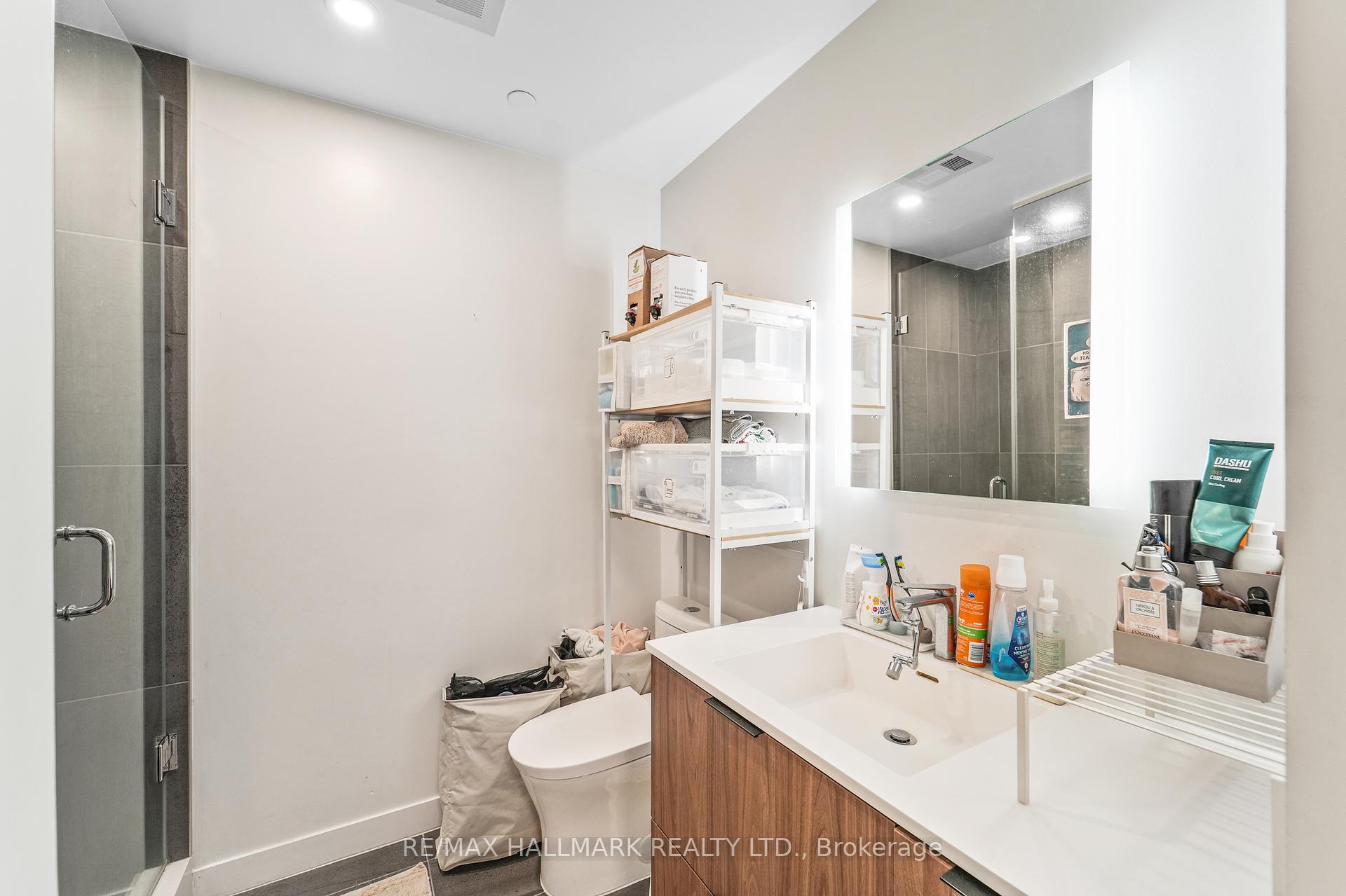 2 Bedrooms Condo at 185 Alberta, Toronto For sale