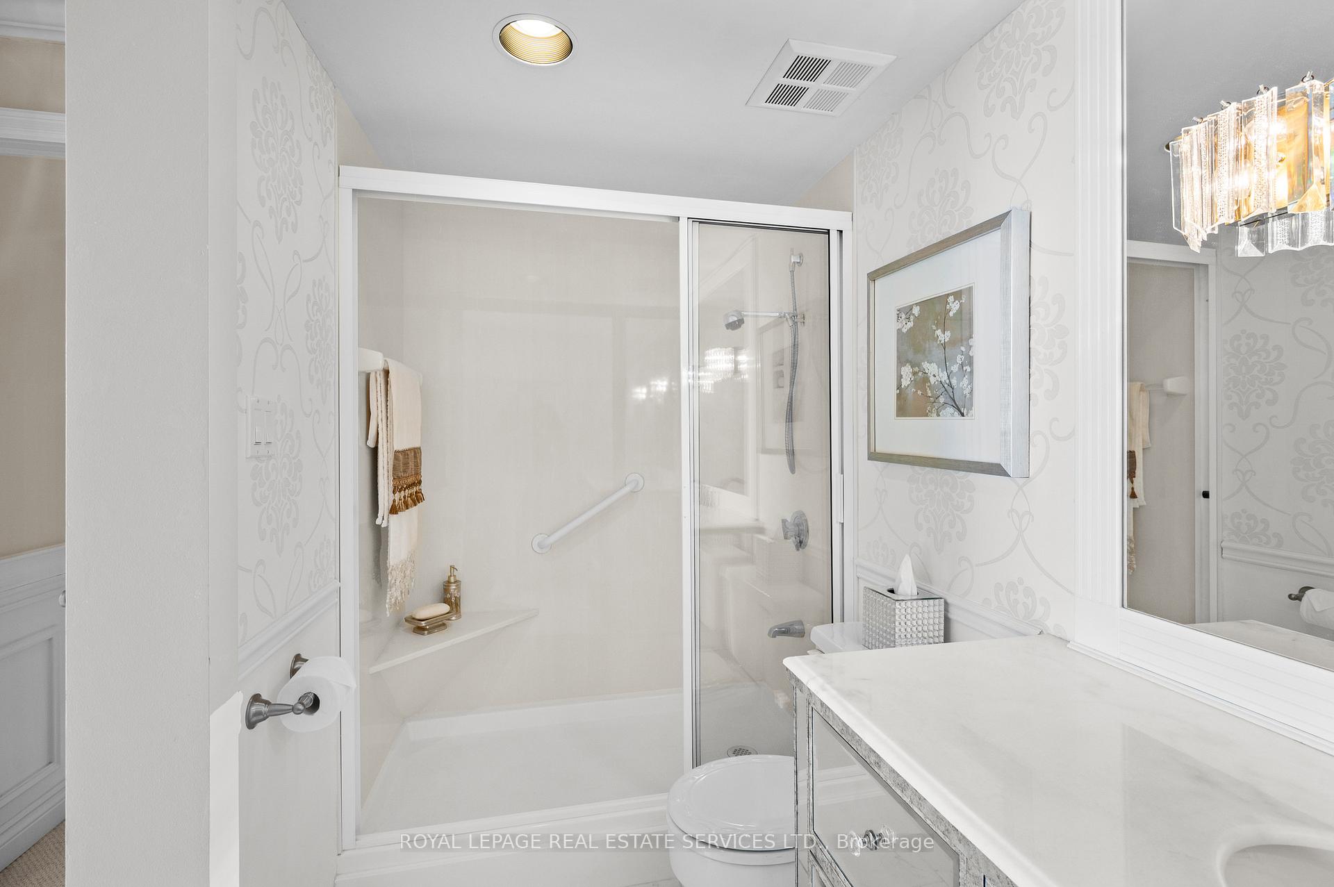 2 Bedrooms Condo at 2185 Marine, Oakville For sale