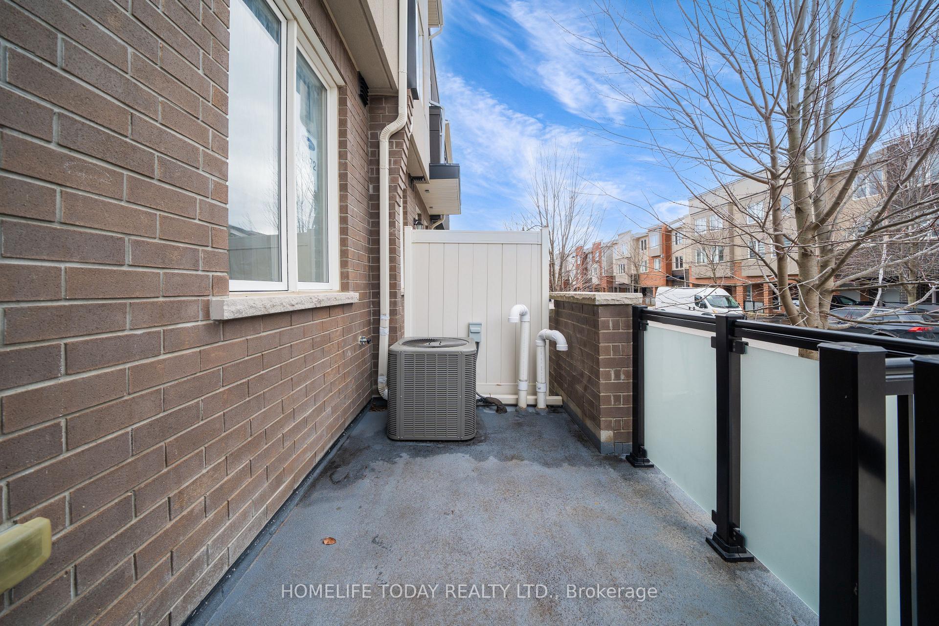 3 Bedrooms Condo at 45 Heron Park, Toronto For sale