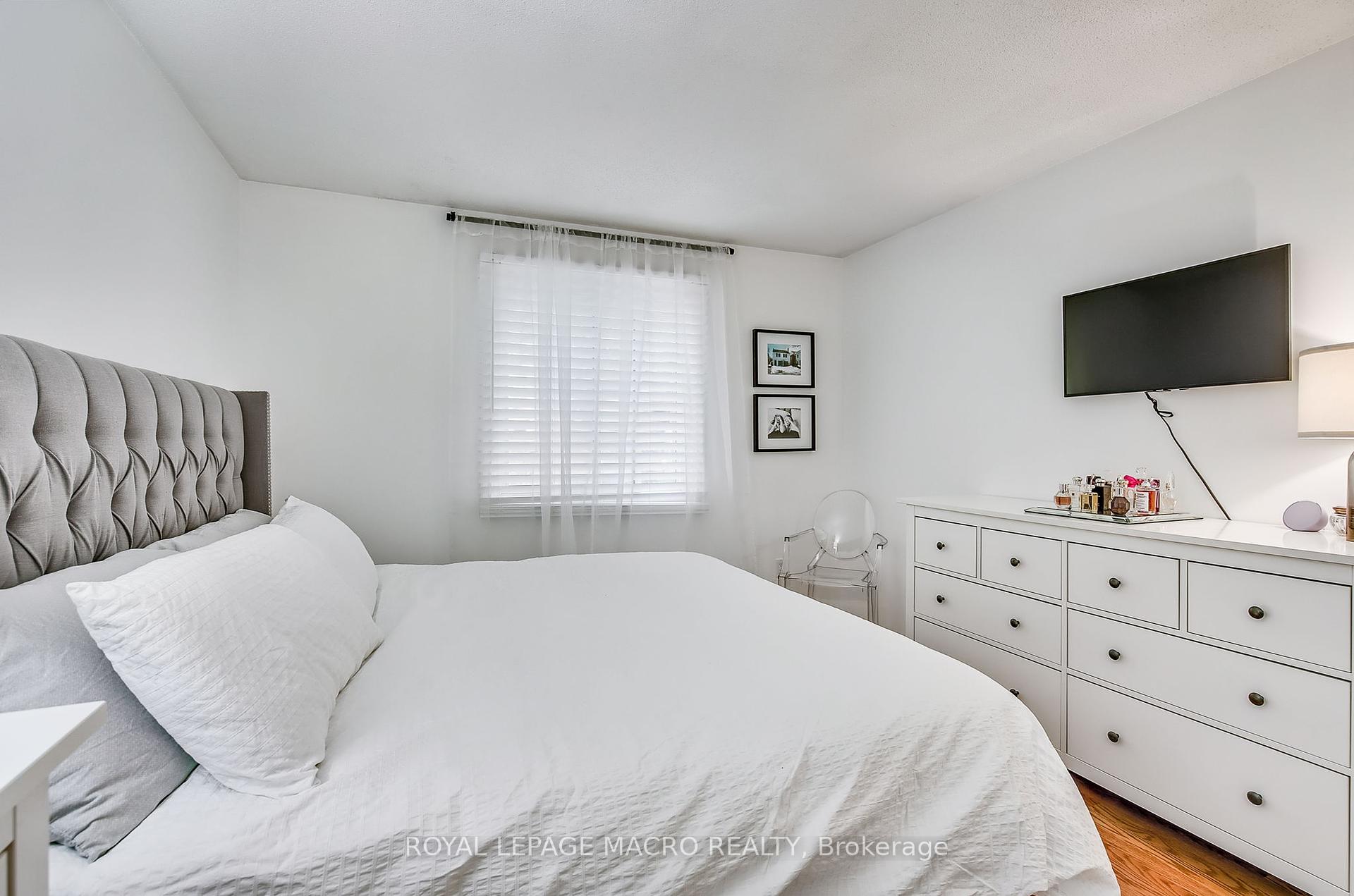 4 Bedrooms Condo at 2055 Walkers, Burlington For sale