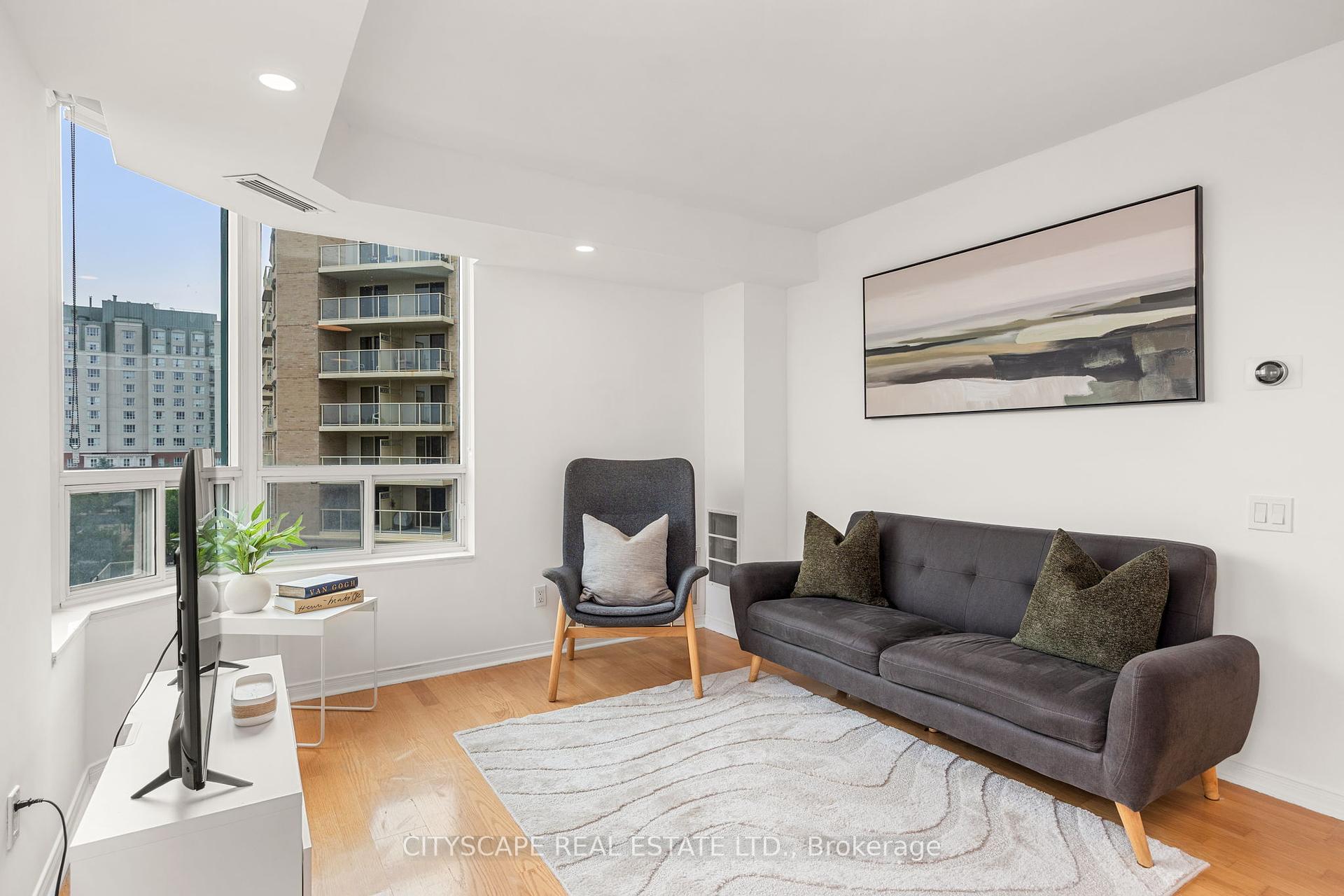 2 Bedrooms Condo at 5 Emerald, Vaughan For sale