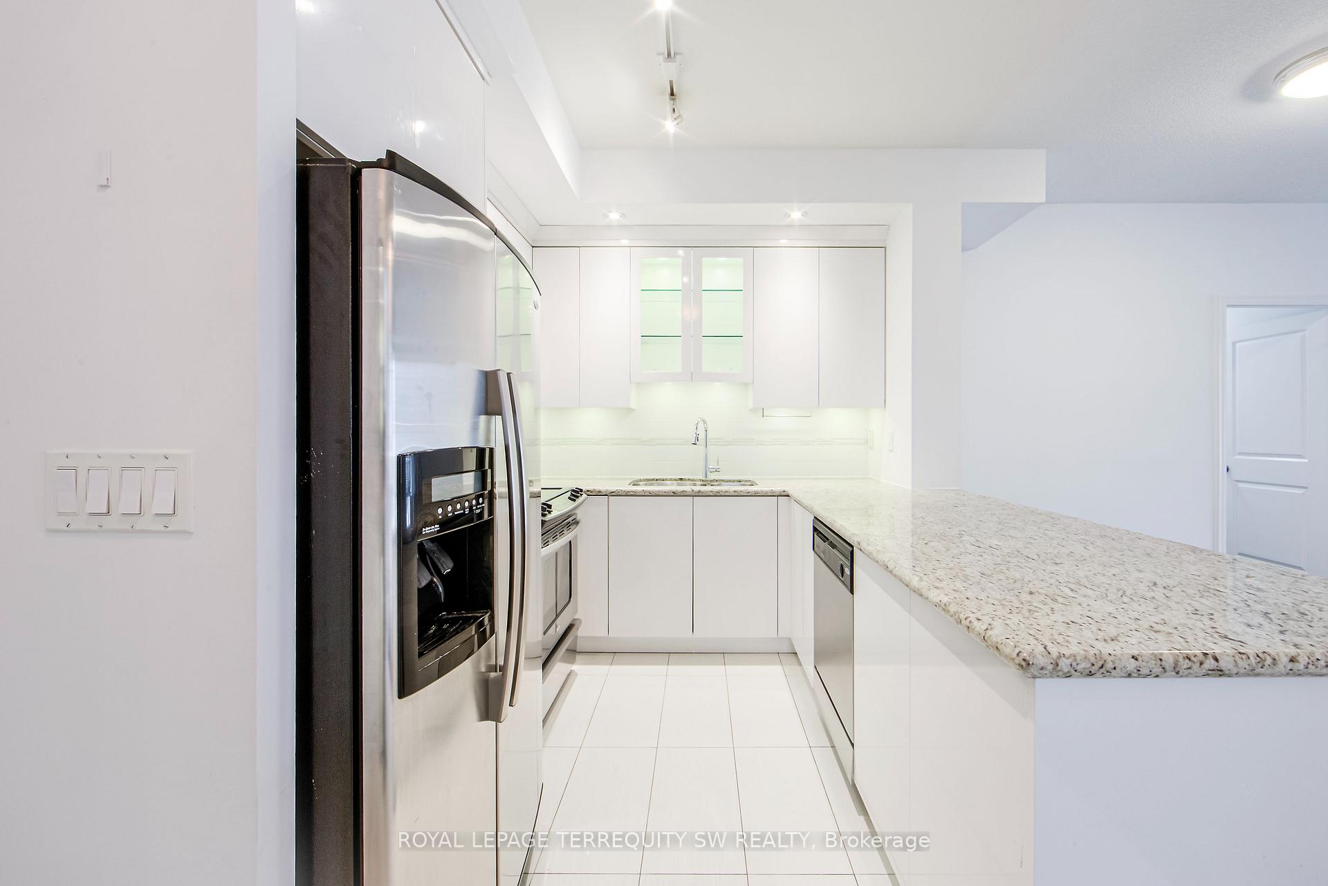 3 Bedrooms Condo at 628 Fleet, Toronto For sale