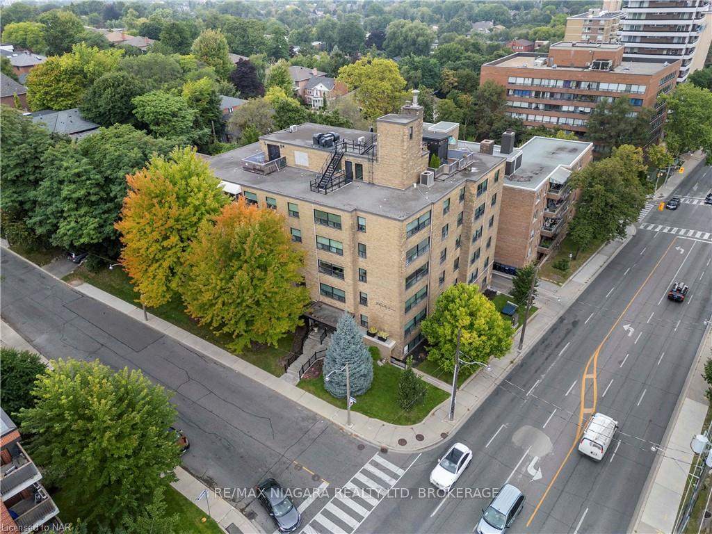 1 Bedroom Condo at 2 RIDELLE, Toronto For sale