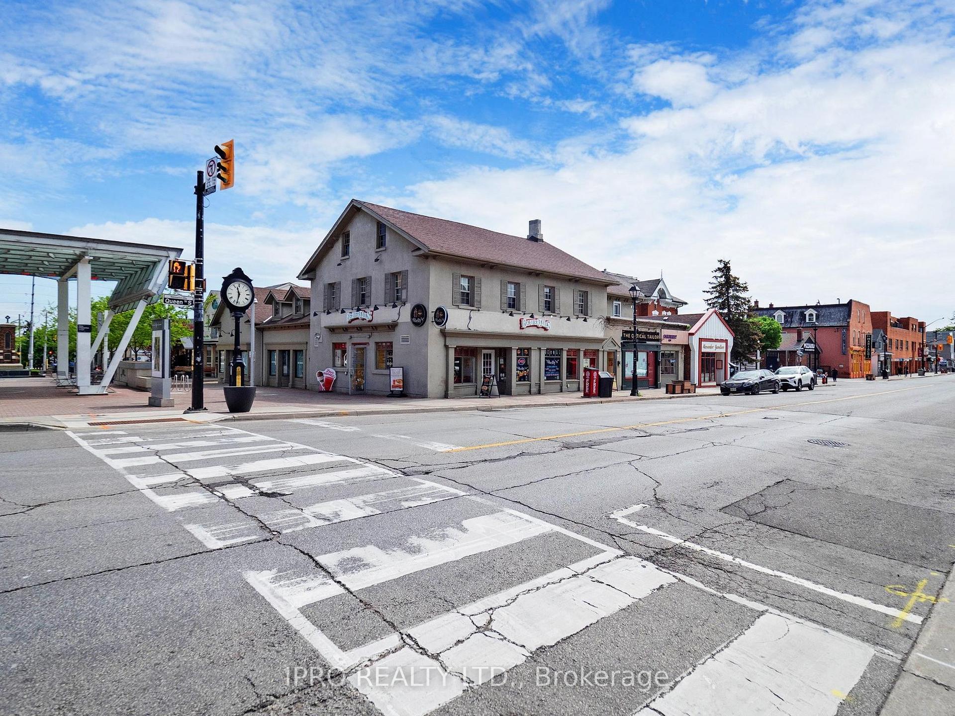 2 Bedrooms Condo at 32 Tannery, Mississauga For sale