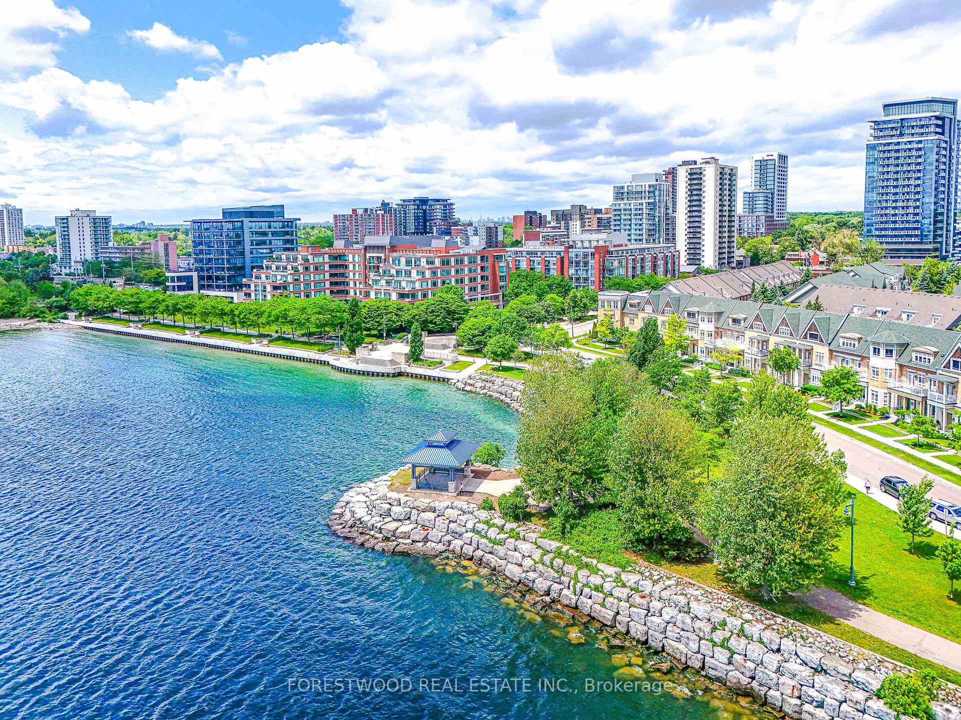 2 Bedrooms Condo at 80 Port, Mississauga For sale