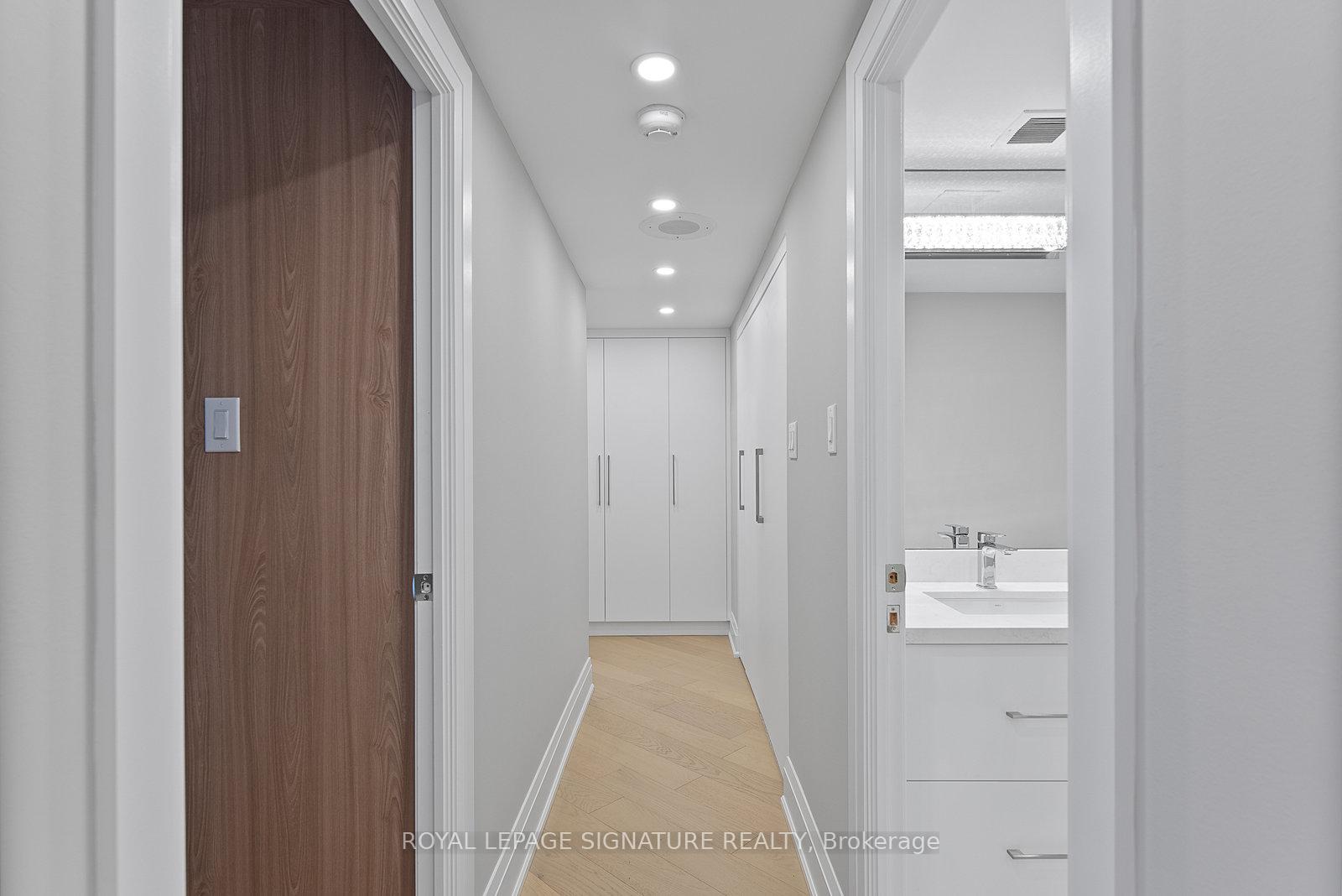 2 Bedrooms Condo at 77 Carlton,  Toronto For sale
