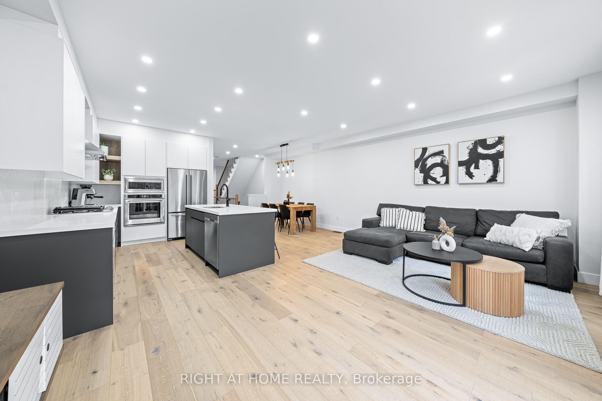 8777 Dufferin Street, #13