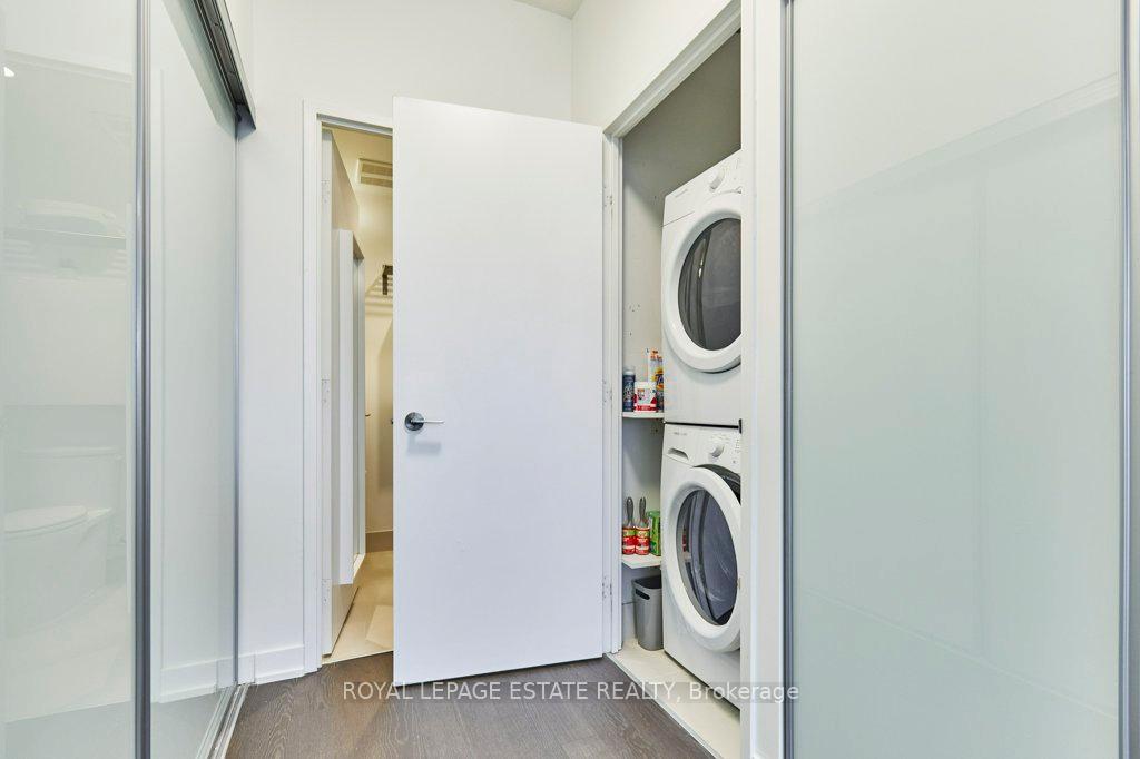 3 Bedrooms Condo at 120 Bayview, Toronto For sale