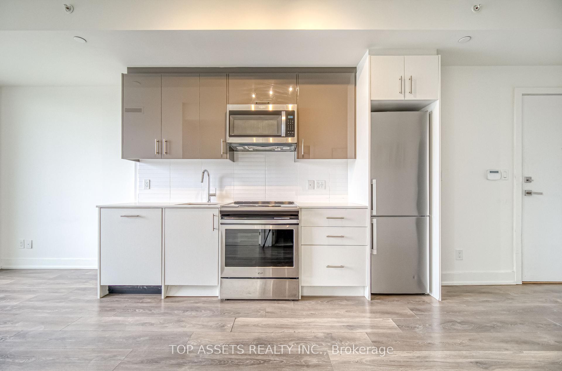 2 Bedrooms Condo at 180 Fairview Mall, Toronto For sale