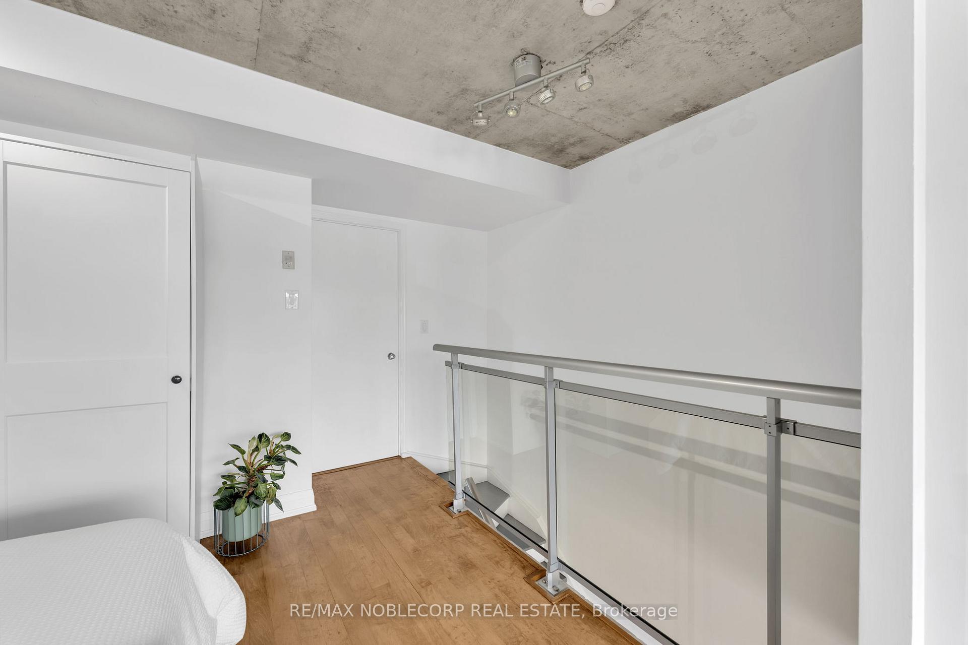 2 Bedrooms Condo at 954 King, Toronto For sale