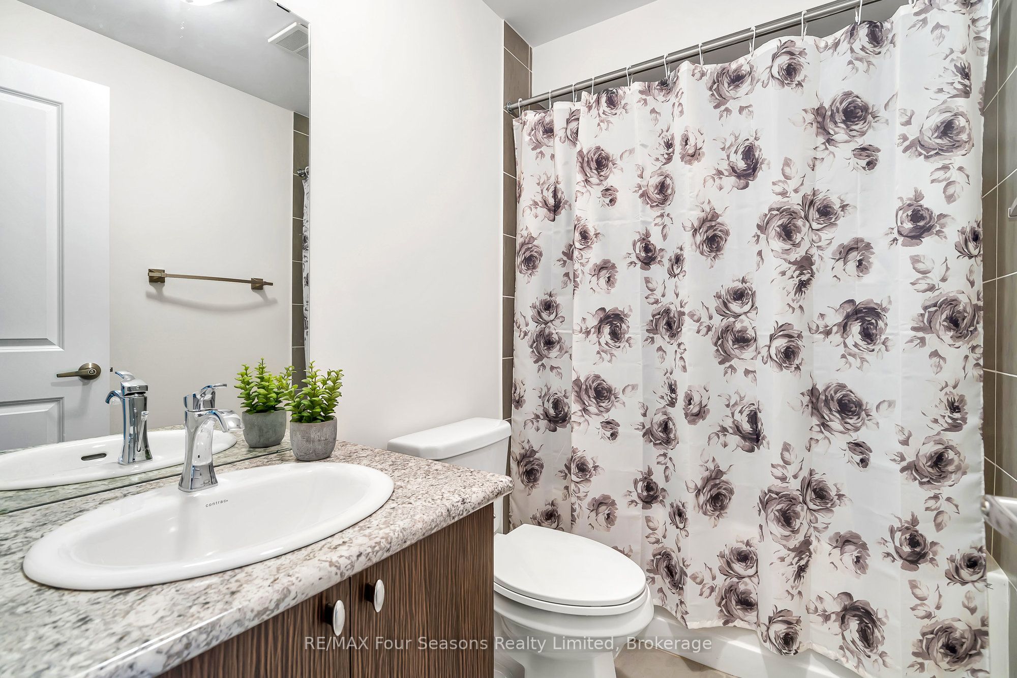 16 Kari Crescent, Collingwood, ON L9Y 5B4
