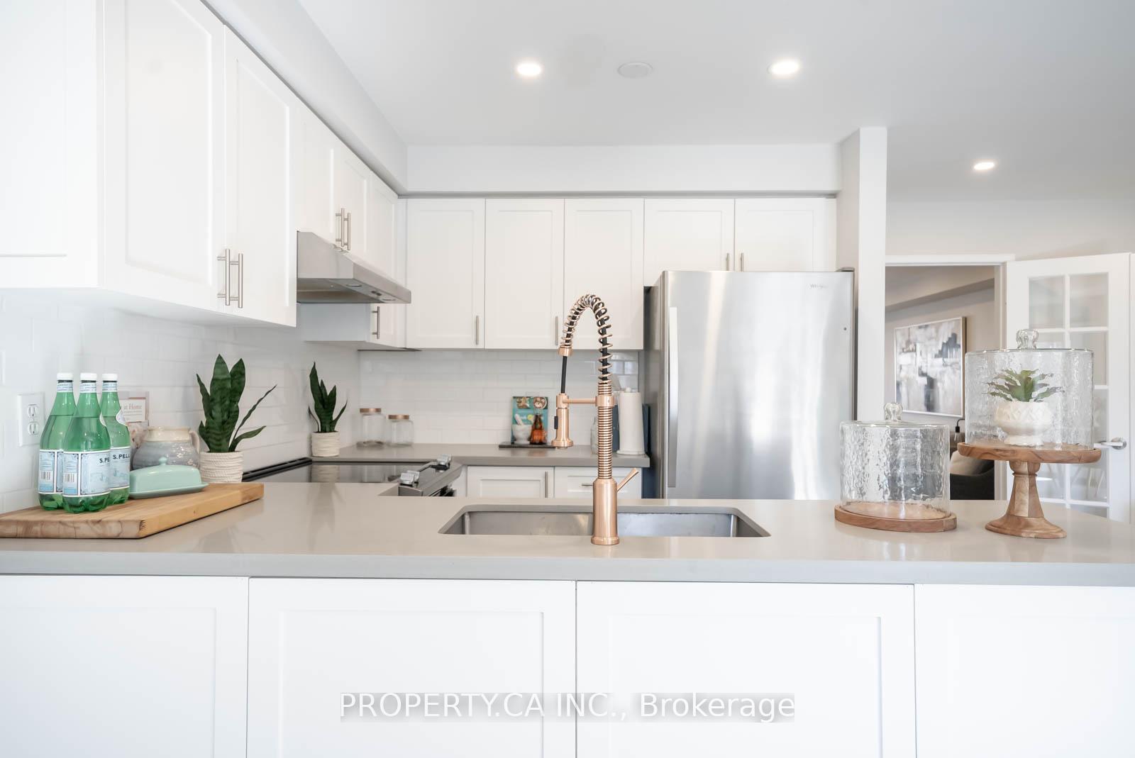 3 Bedrooms Condo at 601 Shoreline, Mississauga For sale