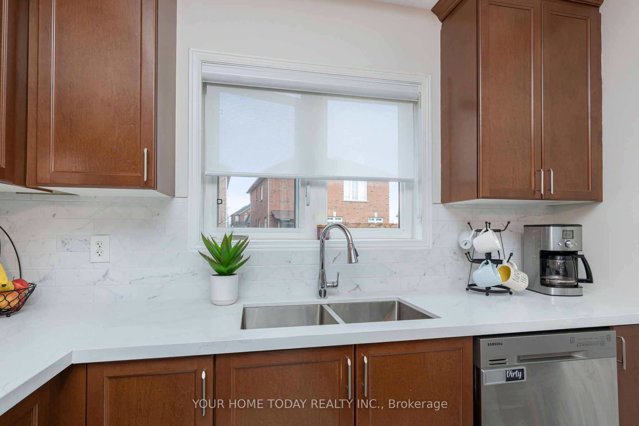 17 Chetholme Place