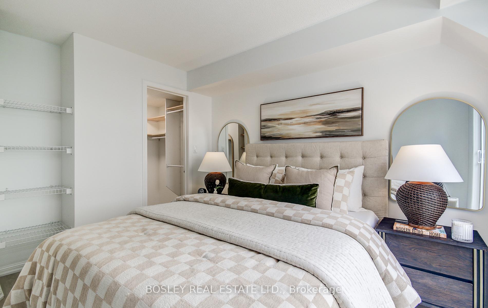 2 Bedrooms Condo at 18 Laidlaw, Toronto For sale