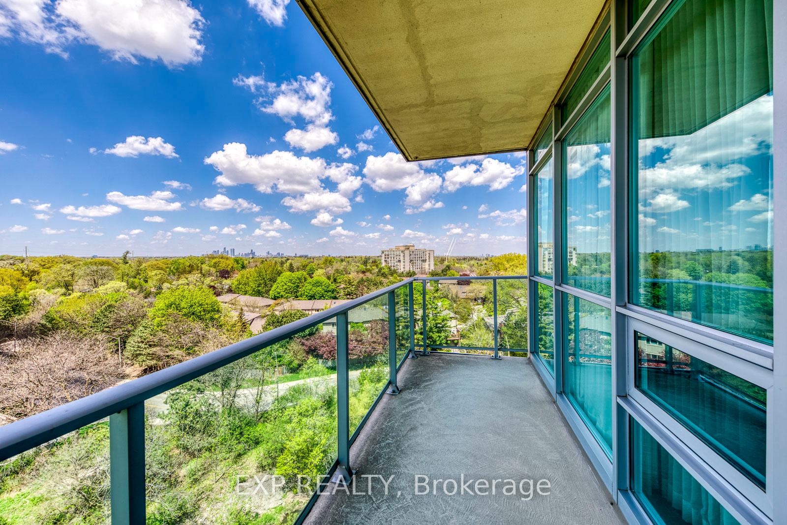 3 Bedrooms Condo at 1055 Southdown, Mississauga For sale