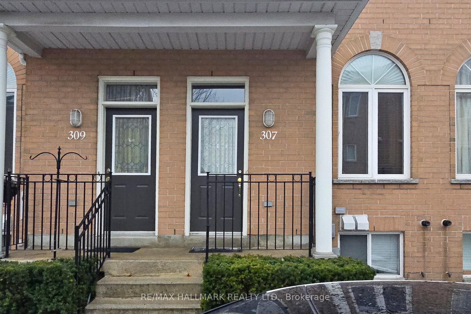 3 Bedrooms Condo at 83 Mondeo,  Toronto For sale
