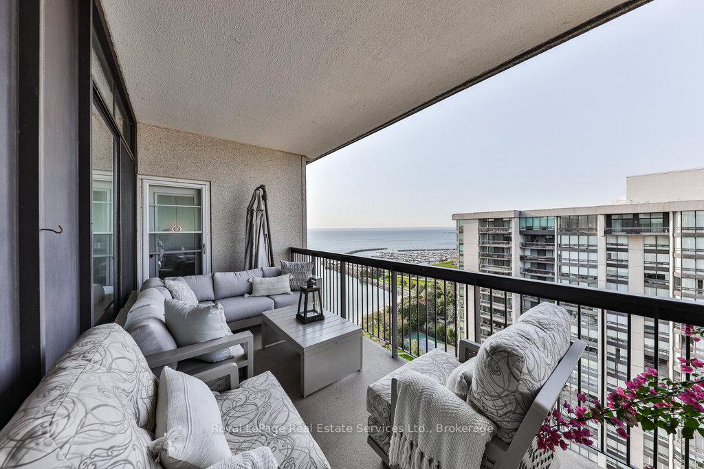 2 Bedrooms Condo at 2170 Marine, Oakville For sale