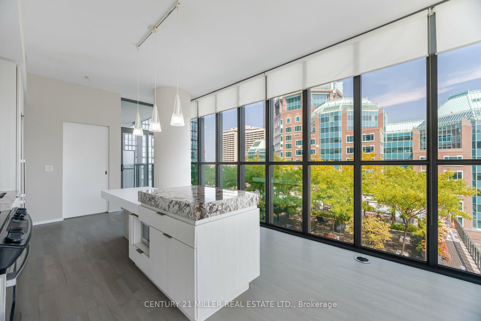 2 Bedrooms Condo at 101 Charles, Toronto For sale
