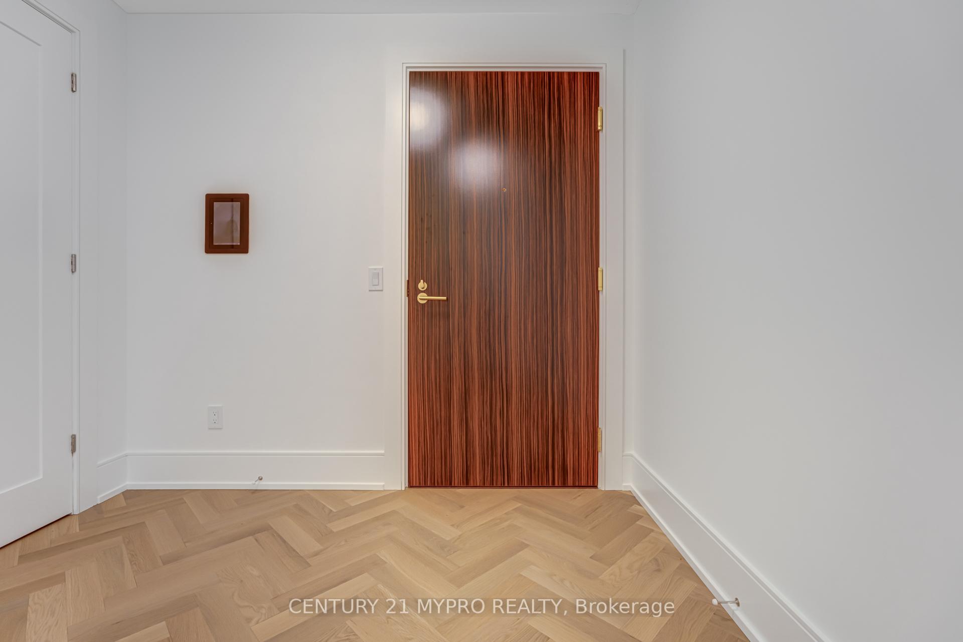 3 Bedrooms Condo at 455 Wellington,  Toronto For sale